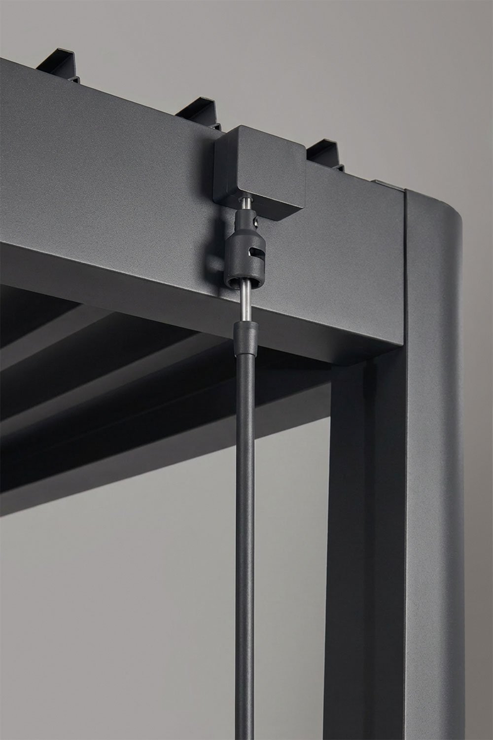 Pérgola bioclimática de lâminas com painel lateral em alumínio Druvia, imagem de galeria 4