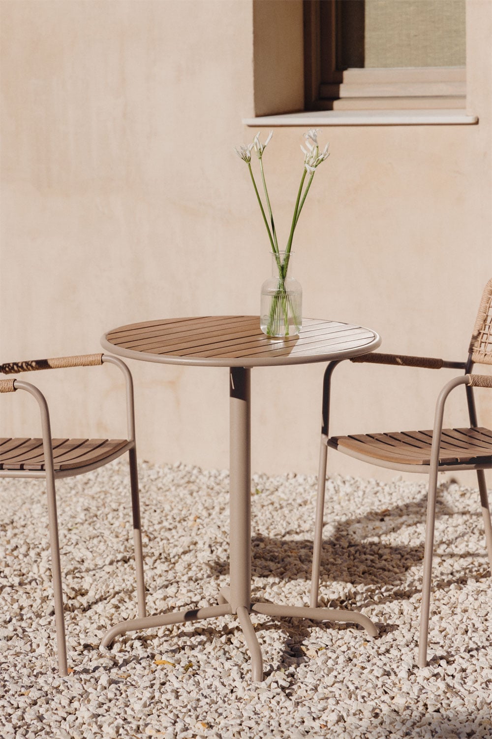 Mesa de jardim redonda Ø65 cm em aço e madeira de acácia Tilda, imagem de galeria 1