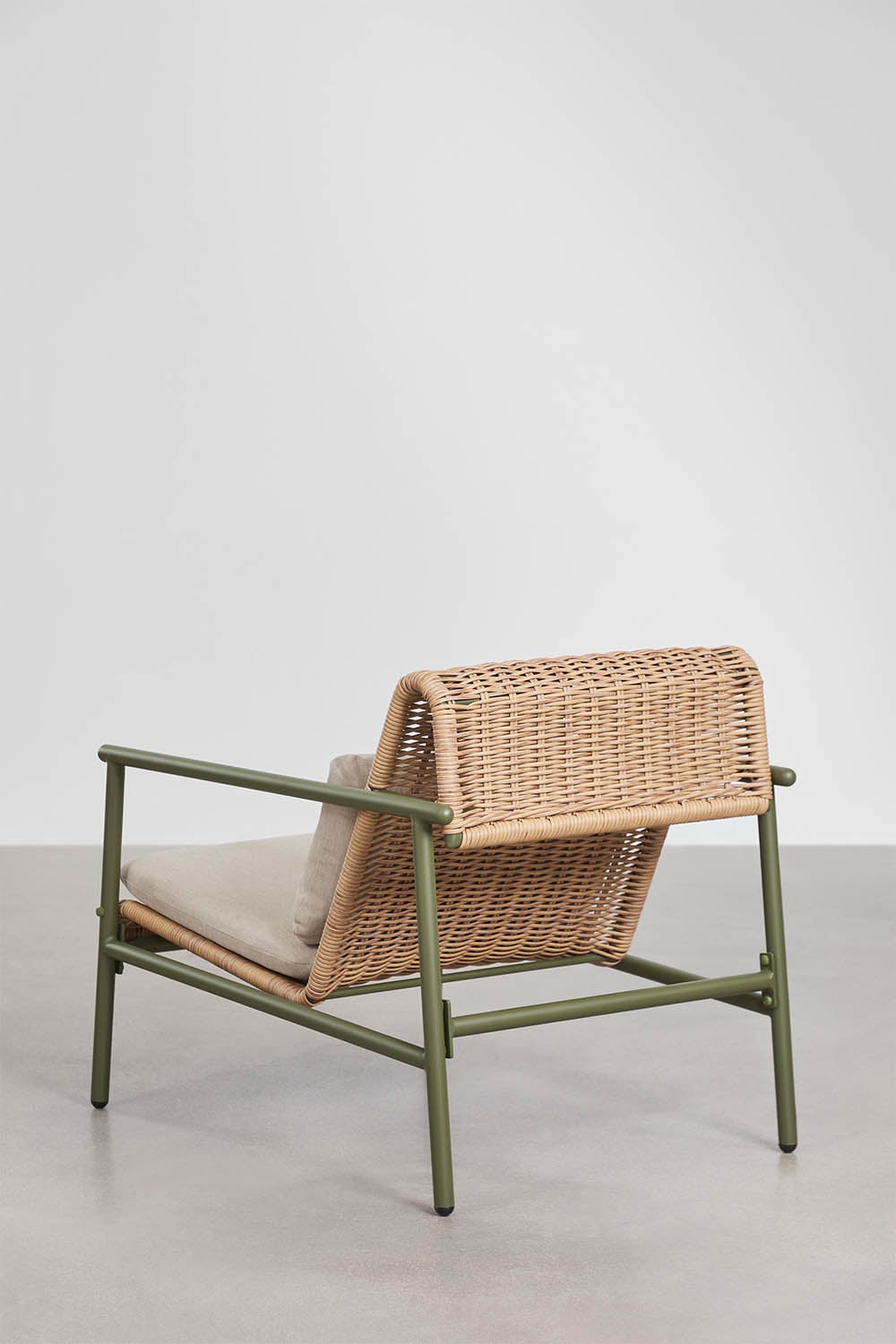 Conjunto de jardim com 2 poltronas e mesa de centro em alumínio e rattan sintético Duroli, imagem de galeria 5