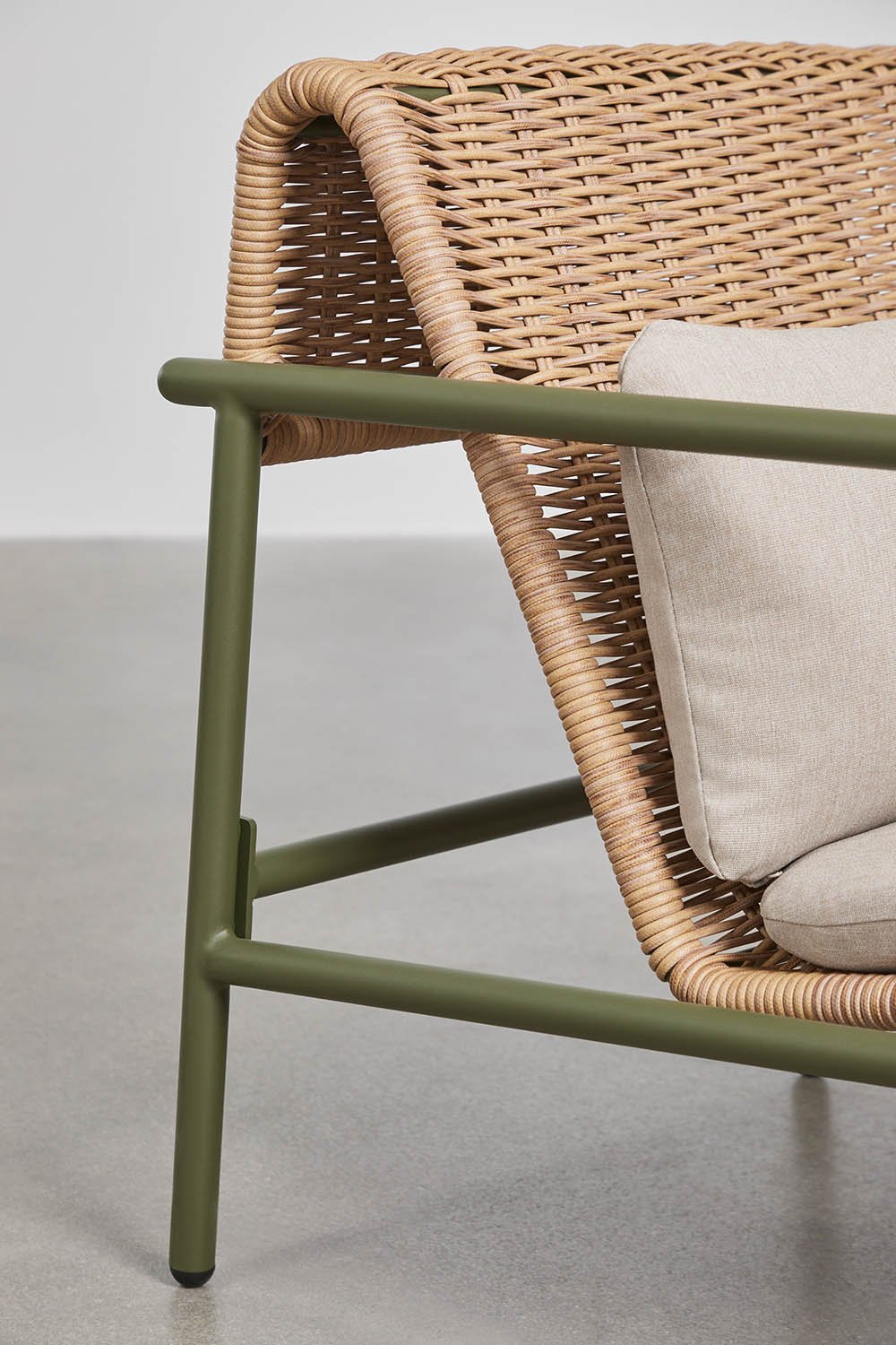 Conjunto de jardim com sofá de 2 lugares, 2 poltronas e mesa de centro em alumínio e rattan sintético Duroli, imagem de galeria 7