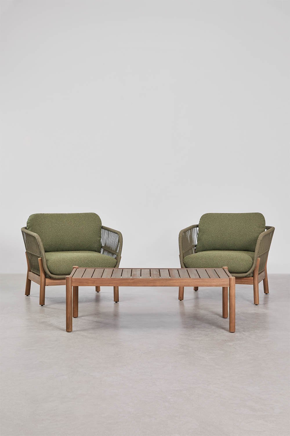 Conjunto de sala com 2 poltronas em corda trançada e mesa de centro em madeira de acácia Karvia, imagem de galeria 1