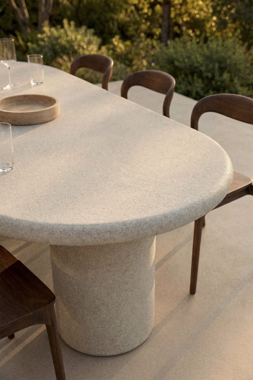 Mesa de jardim oval 260x110 cm em cimento Aurean, imagem de galeria 2