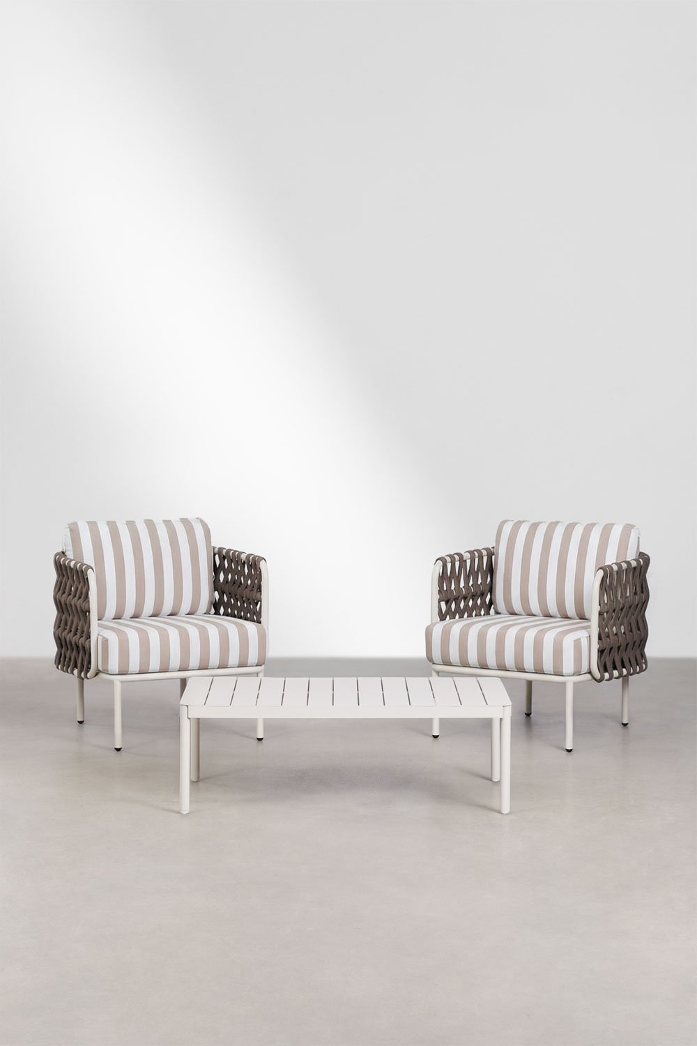 Conjunto de jardim com 2 poltronas em corda trançada Tevary e mesa de centro em alumínio Boleni, imagem de galeria 1