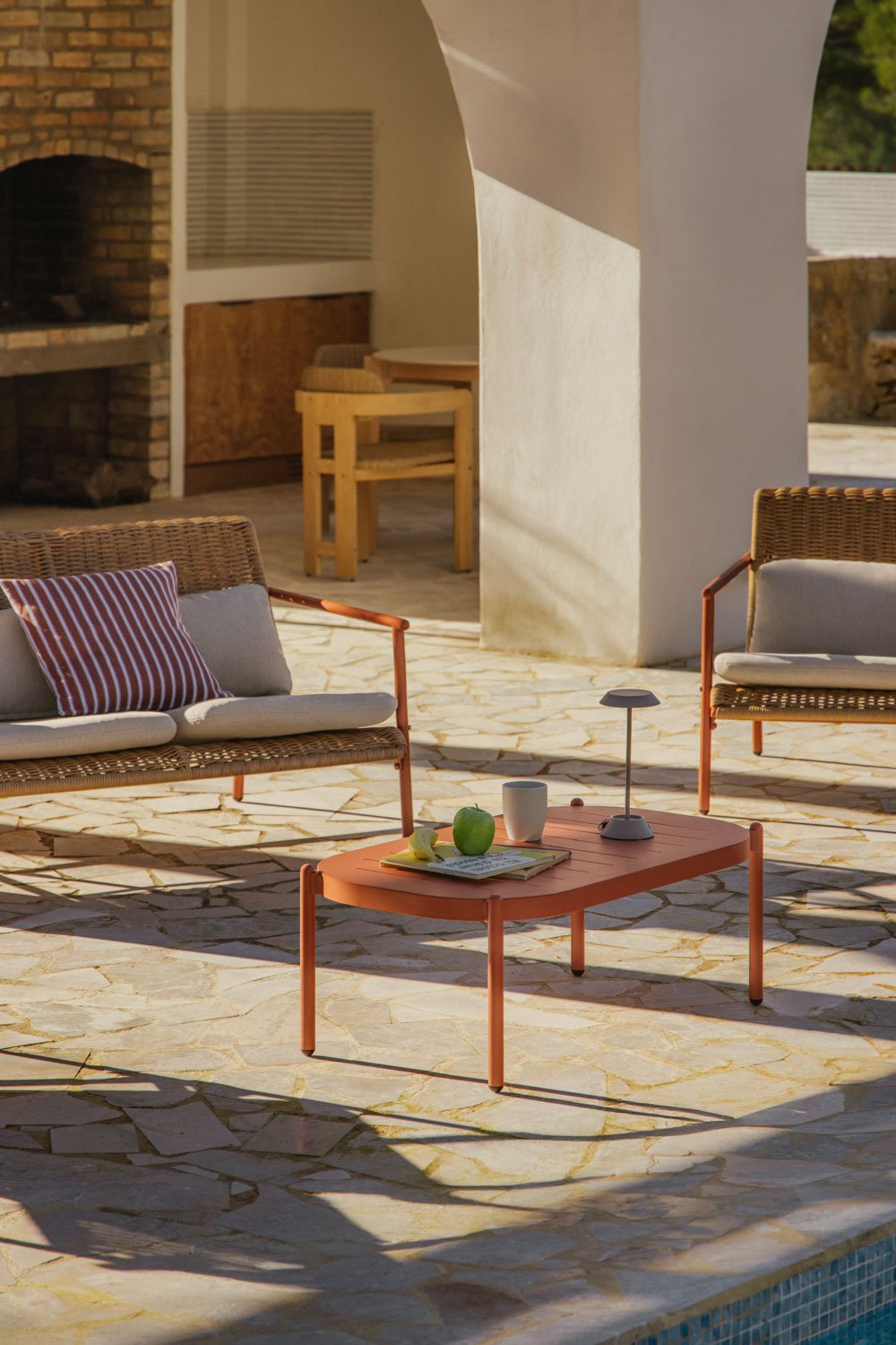 Conjunto de jardim com sofá de 2 lugares, 2 poltronas e mesa de centro em alumínio e rattan sintético Duroli, imagem de galeria 2