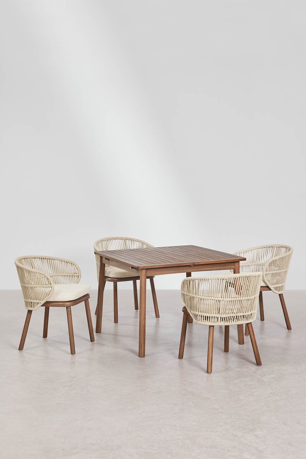 Conjunto de mesa extensível Karvia 100-160x100 cm e 4 cadeiras de jardim em madeira de acácia e corda trançada Capri, imagem de galeria 1