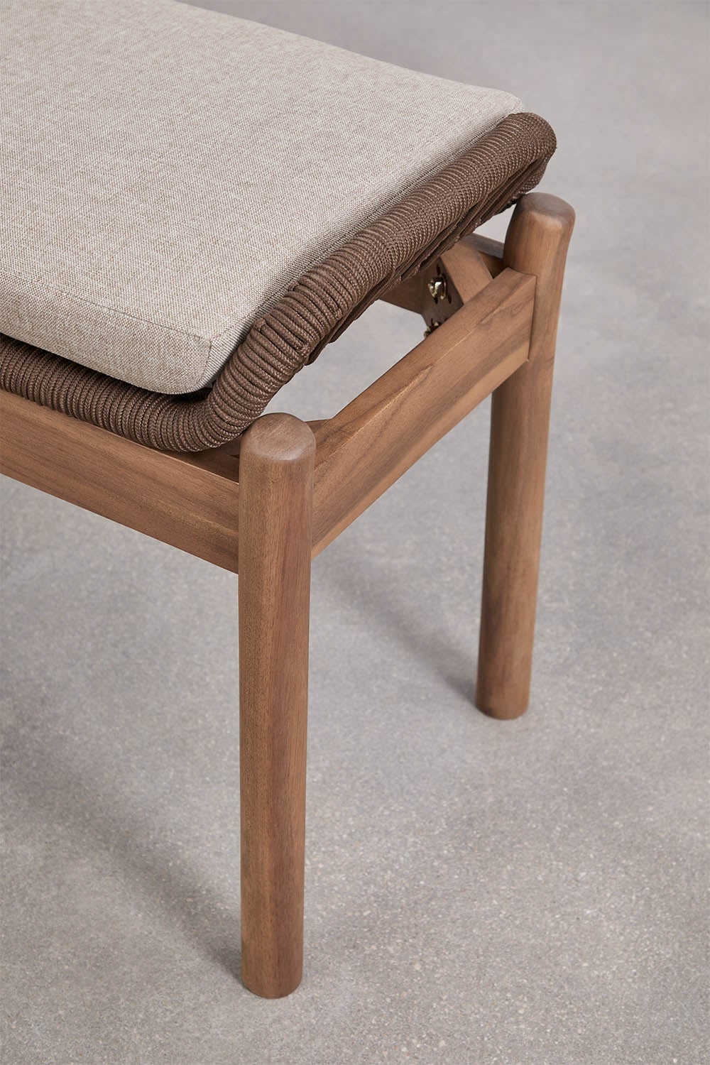 Conjunto de mesa retangular 180x90 cm e 2 bancos de jardim em madeira de acácia e corda trançada Karvia, imagem de galeria 9