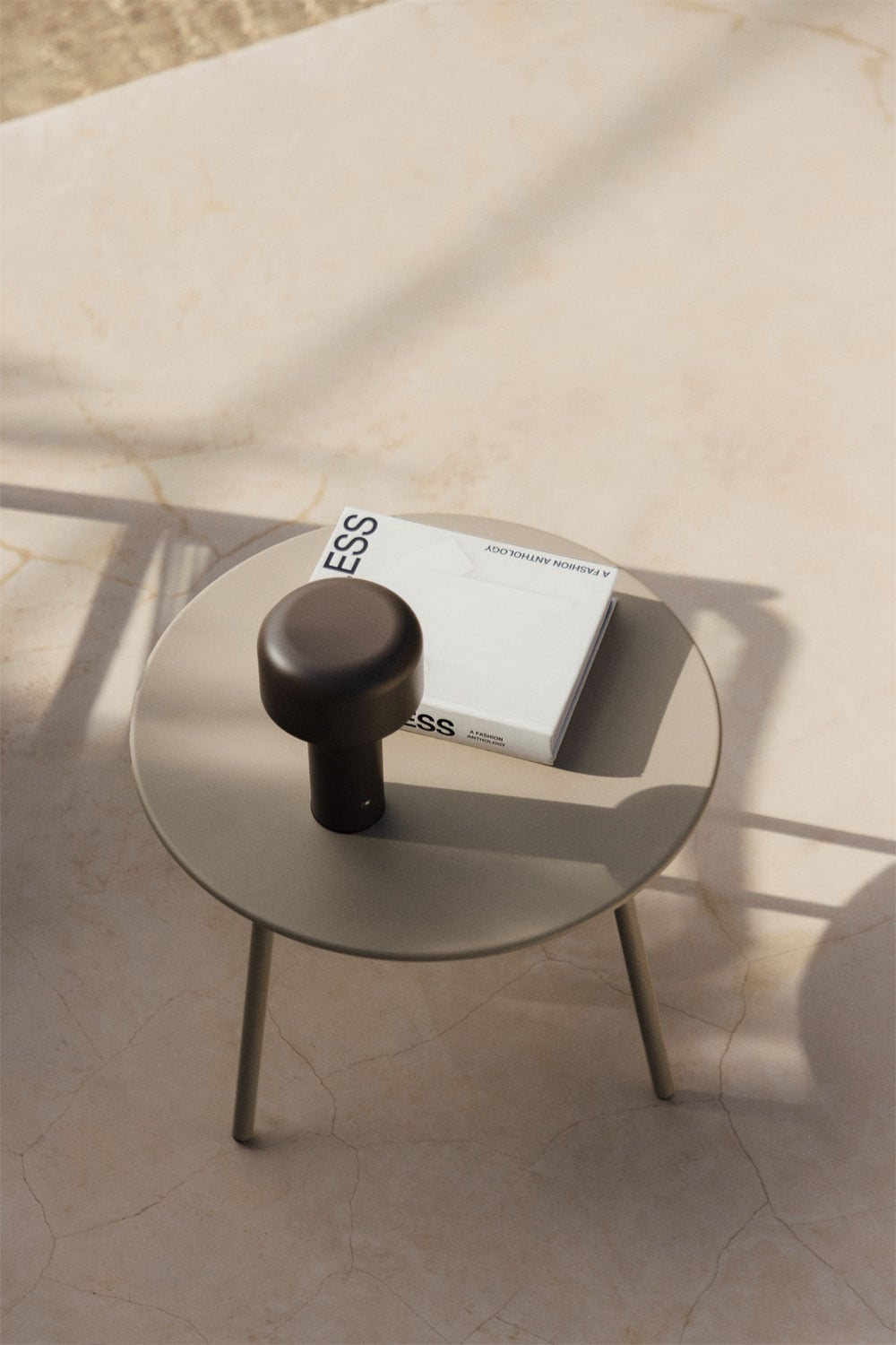 Mesa auxiliar para jardim redonda Ø50 cm em aço Kuorin, imagem de galeria 1