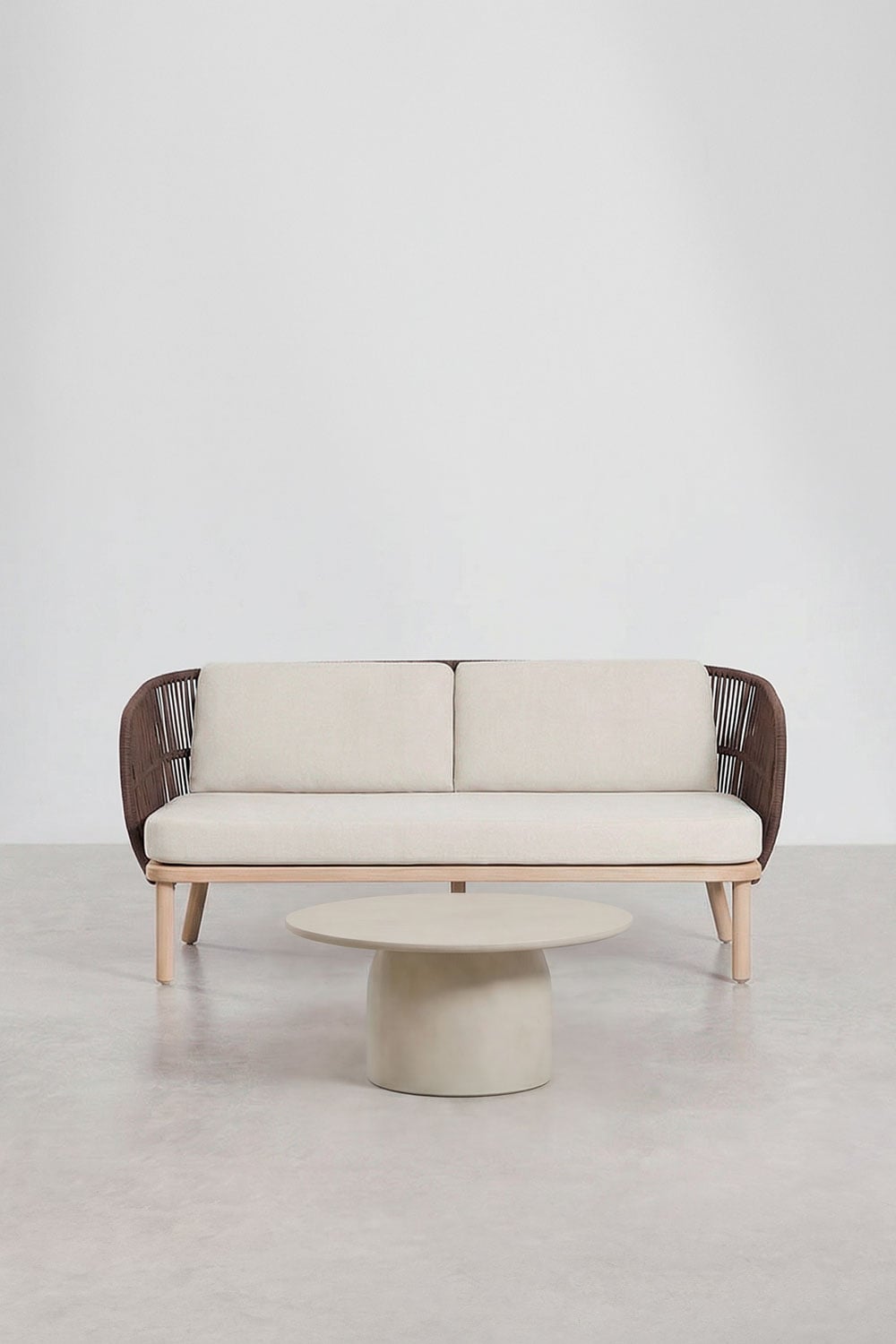 Conjunto de sala com sofá de 2 lugares em corda trançada Capri e mesa de centro redonda Ø75 cm em cimento Layana, imagem de galeria 1