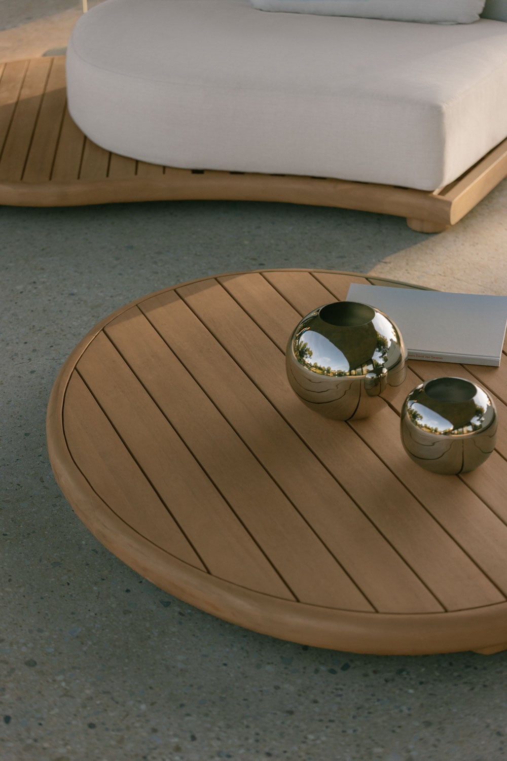 Sofá modular curvo de jardim de 3 peças em madeira de acácia Gerard, imagem de galeria 2