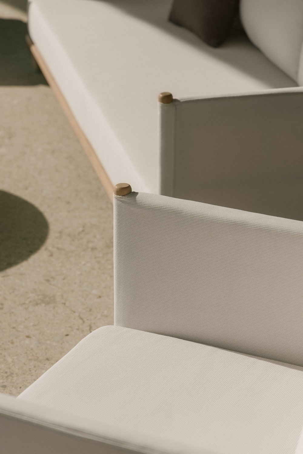 Conjunto de jardim com sofá de 3 lugares, 2 poltronas e 2 mesas de centro redondas em madeira de acácia Olivia, imagem de galeria 2