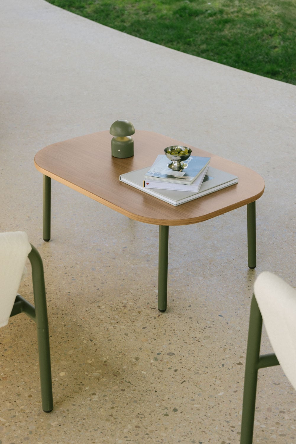 Mesa de centro oval para jardim 90x60 cm em aço Zunika, imagem de galeria 1