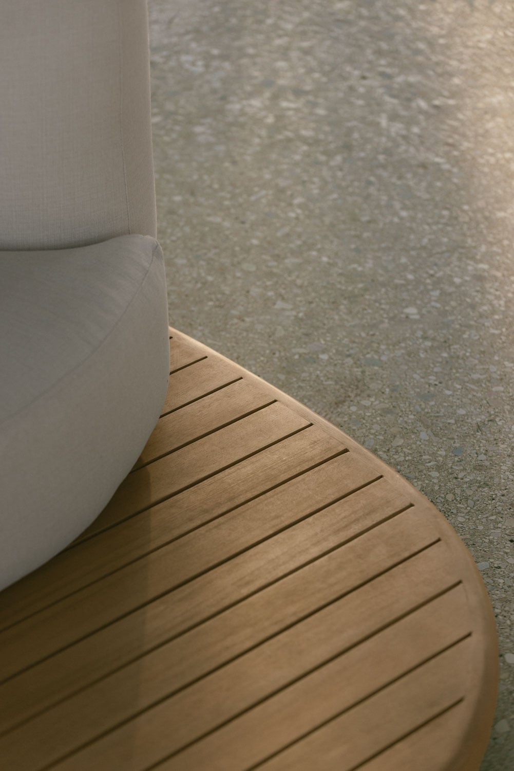 Sofá modular curvo de jardim de 5 peças em madeira de acácia Gerard, imagem de galeria 2