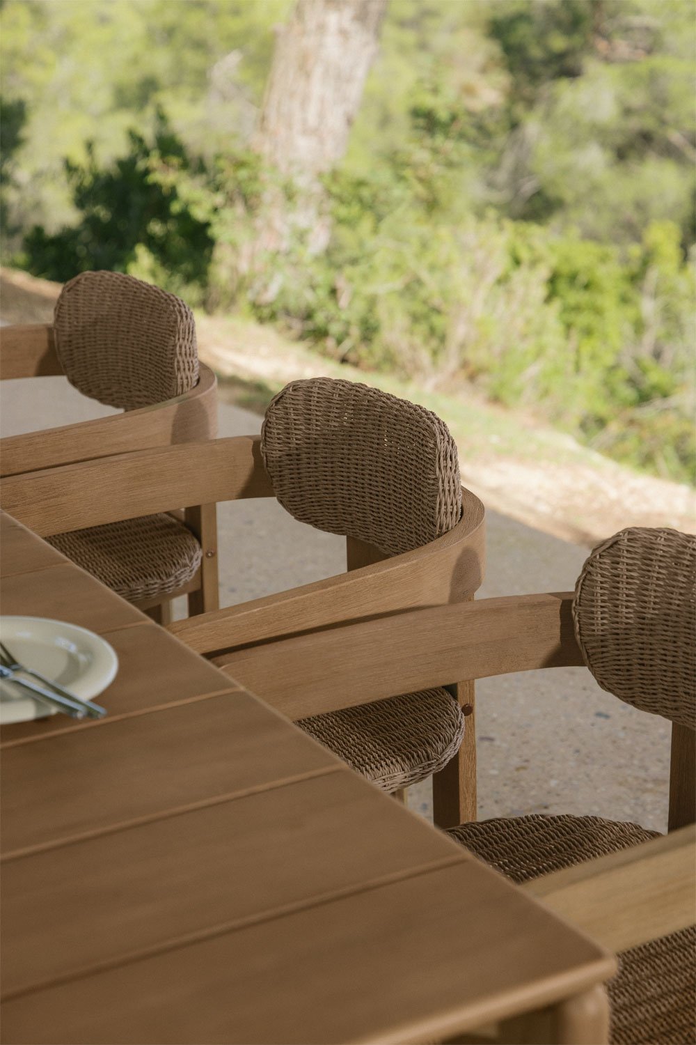 Conjunto de mesa retangular 220 x 100 cm Kandroa e 8 cadeiras de jardim em madeira de acácia e rattan sintético Ginara, imagem de galeria 2