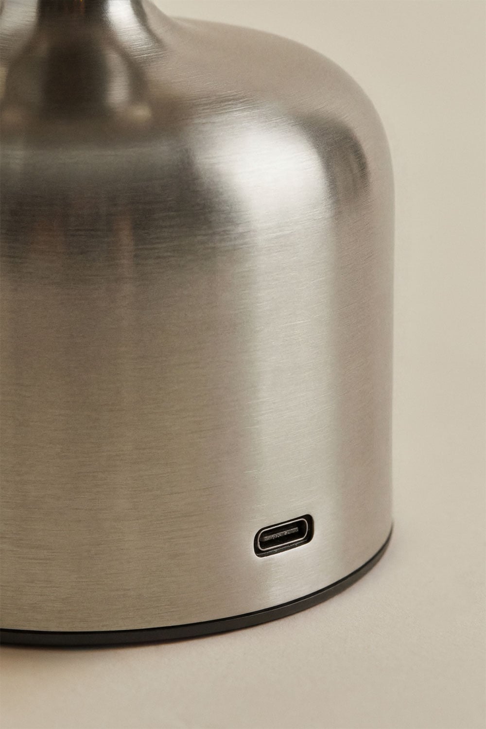 Lâmpada de mesa LED sem fios em ferro Nantali, imagem de galeria 6