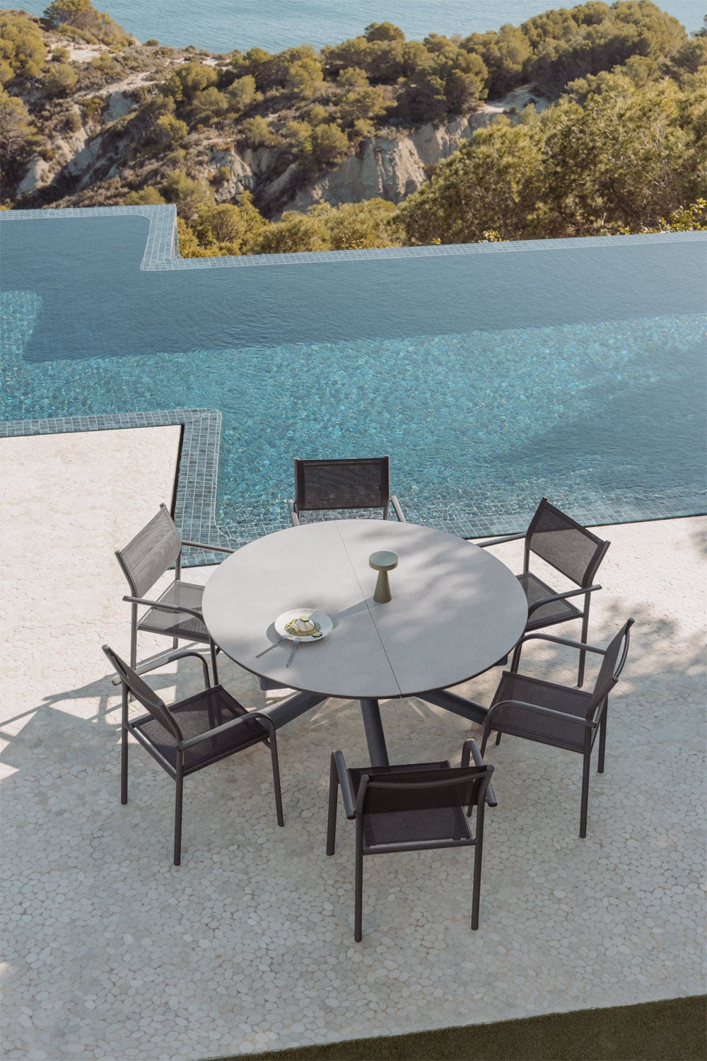 Conjunto de mesa extensível em alumínio Begur 145-200x145 cm e 6 cadeiras de jardim empilháveis com apoios de braços em alumínio, imagem de galeria 1