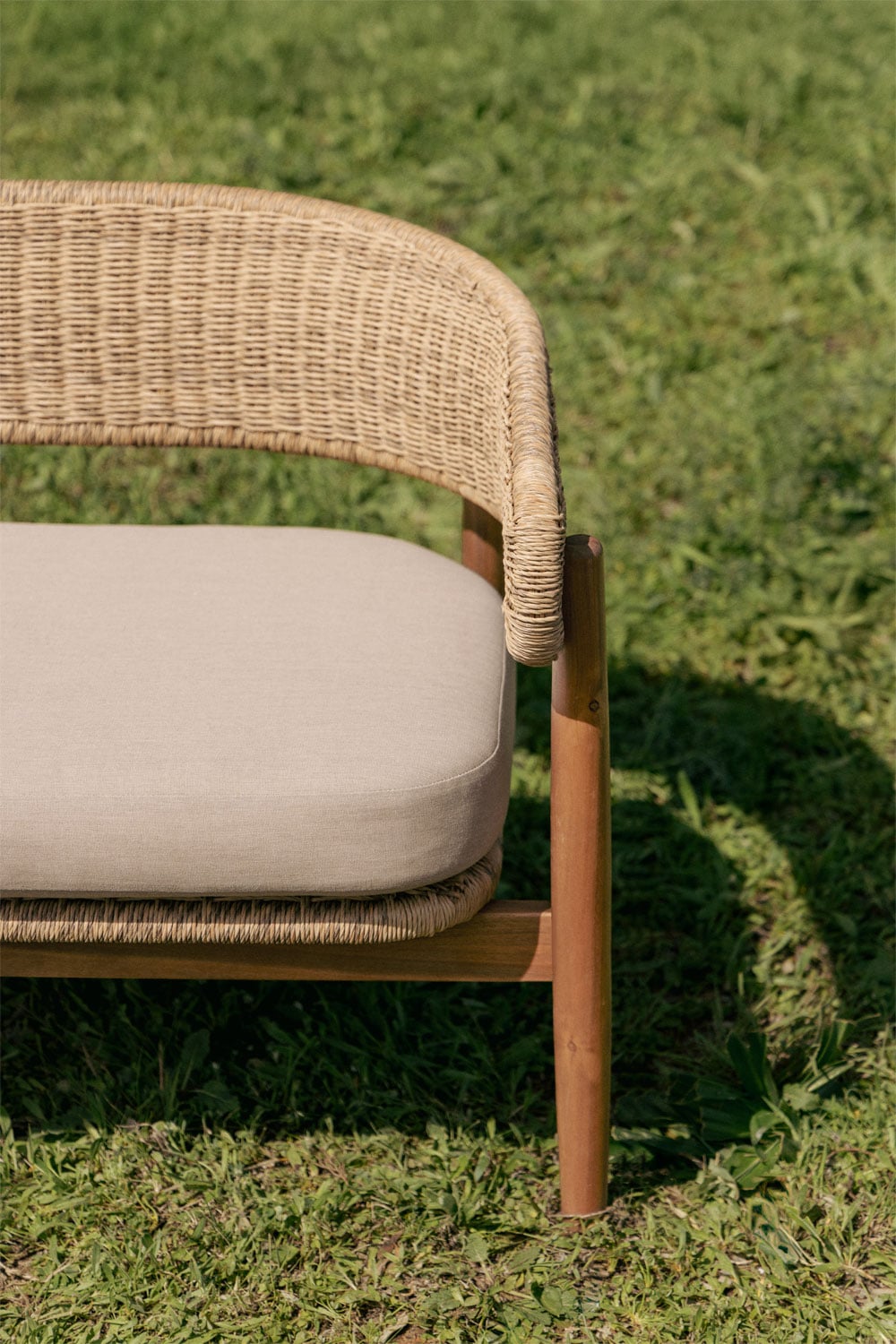 Poltrona de jardim em madeira de acácia e rattan sintético Ribeira, imagem de galeria 2