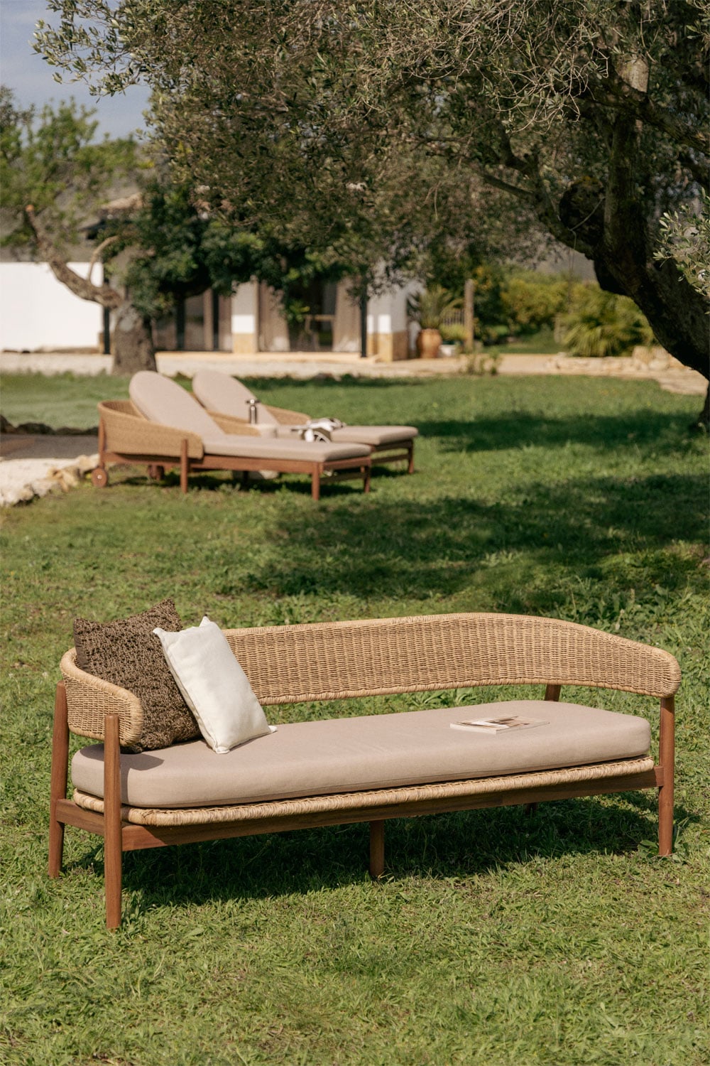 Sofá de jardim de 3 lugares em madeira de acácia e rattan sintético Ribeira, imagem de galeria 1