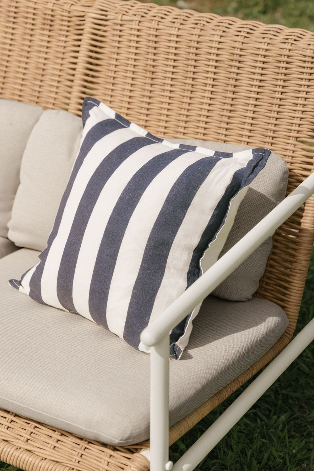 Conjunto de jardim com sofá de 2 lugares, 2 poltronas e mesa de centro em alumínio e rattan sintético Duroli, imagem de galeria 2