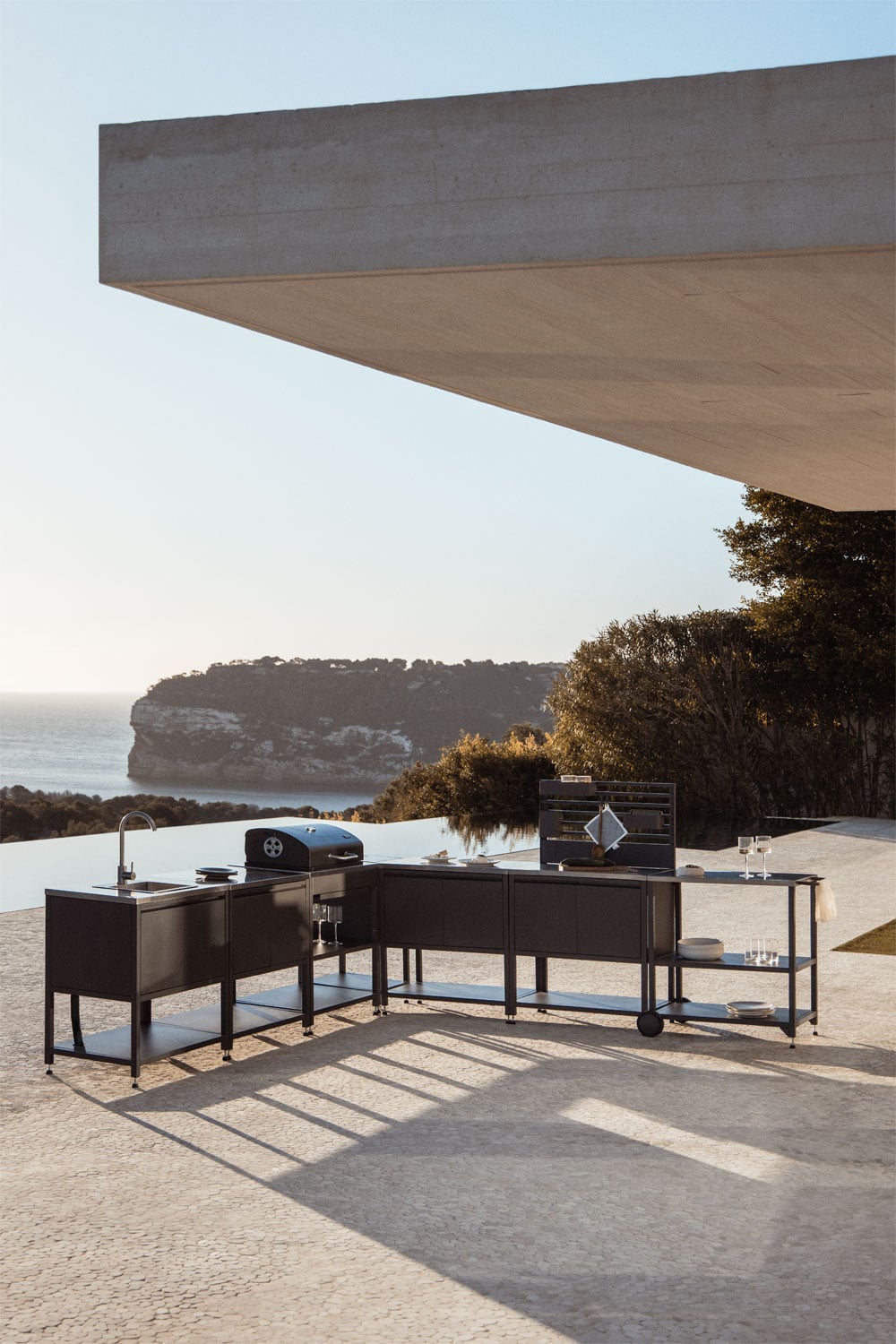 Cozinha modular de canto para exterior de 7 peças com lava-louças, painel organizador e churrasqueira a carvão em aço Savona, imagem de galeria 2