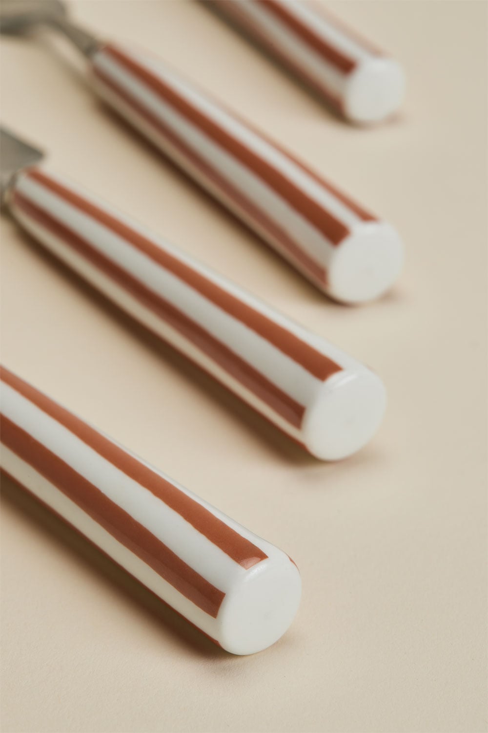 Conjunto de talheres de 16 peças em aço inoxidável e cerâmica Ireli, imagem de galeria 8