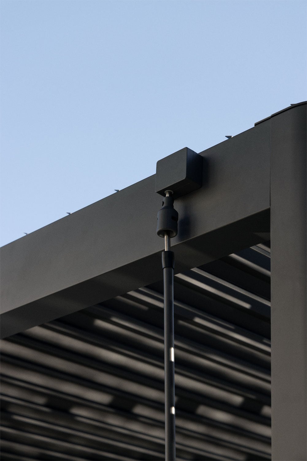 Pérgola bioclimática de alumínio com lâminas Druvia, imagem de galeria 2
