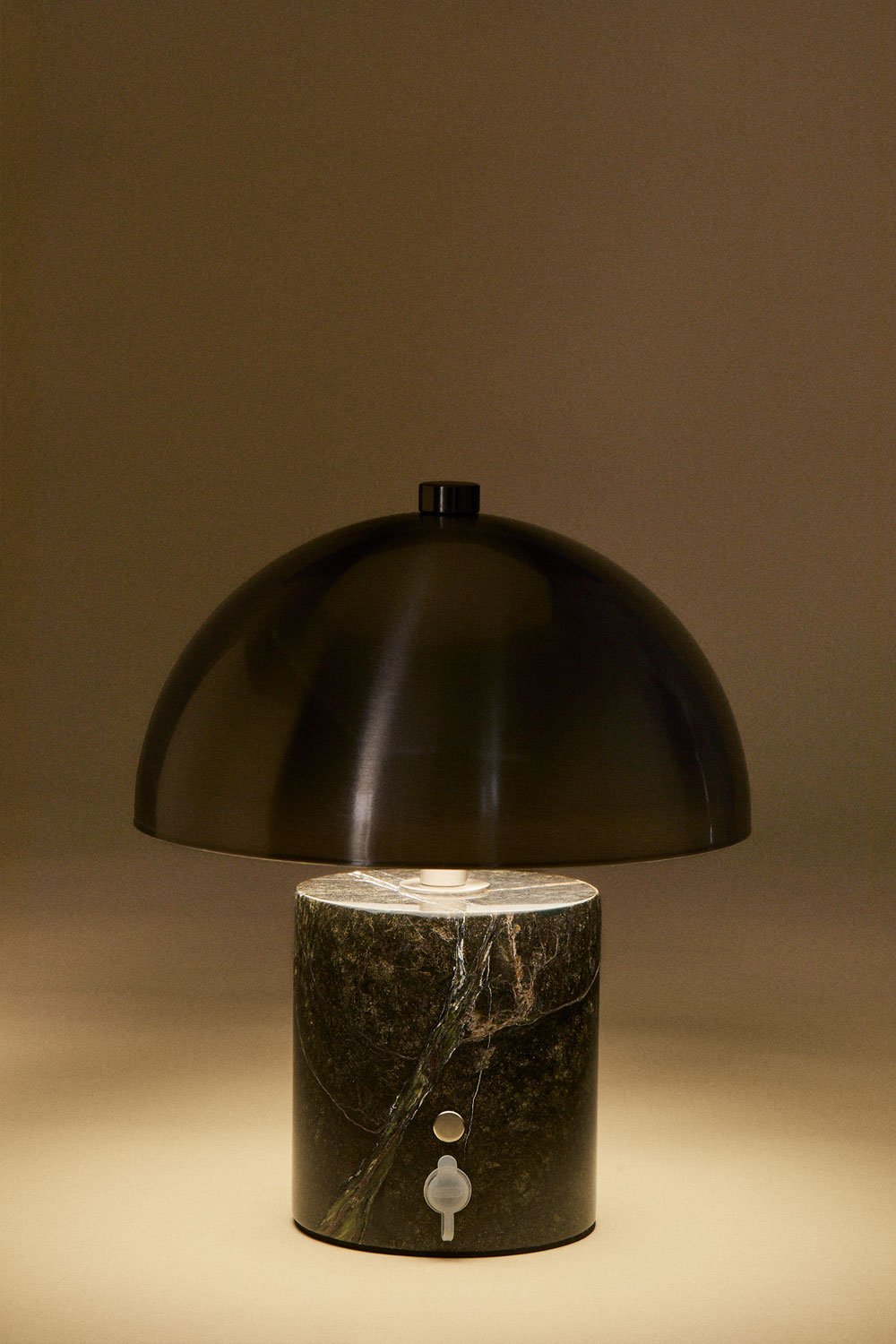 Lâmpada de mesa LED sem fios para exterior em ferro e pedra natural Nicolas, imagem de galeria 5