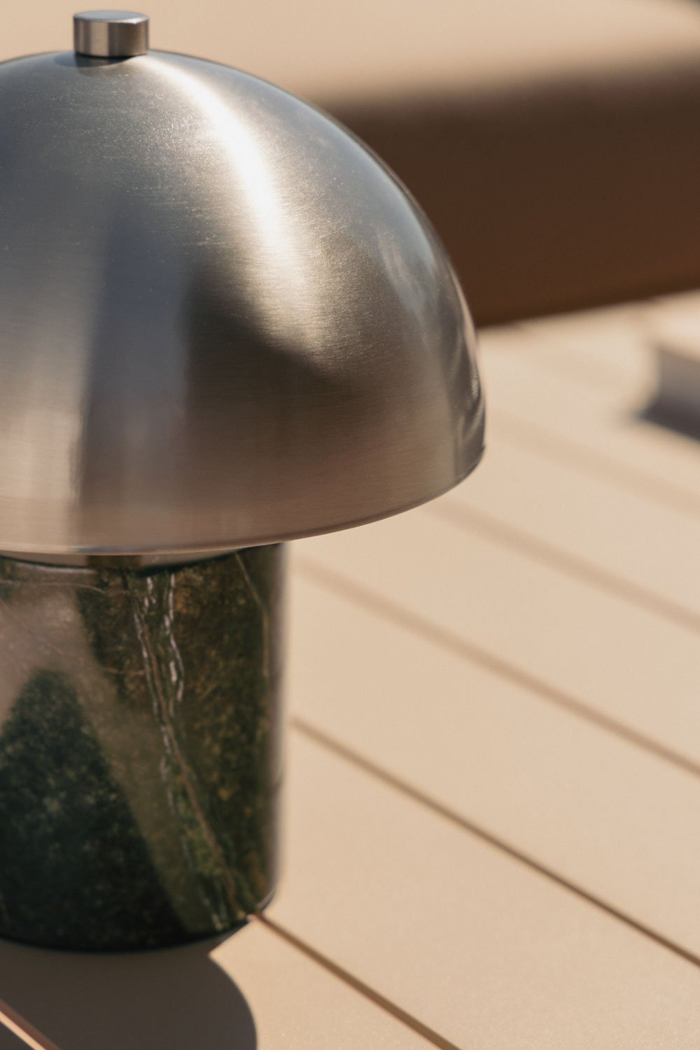 Lâmpada de mesa LED sem fios para exterior em ferro e pedra natural Nicolas, imagem de galeria 2