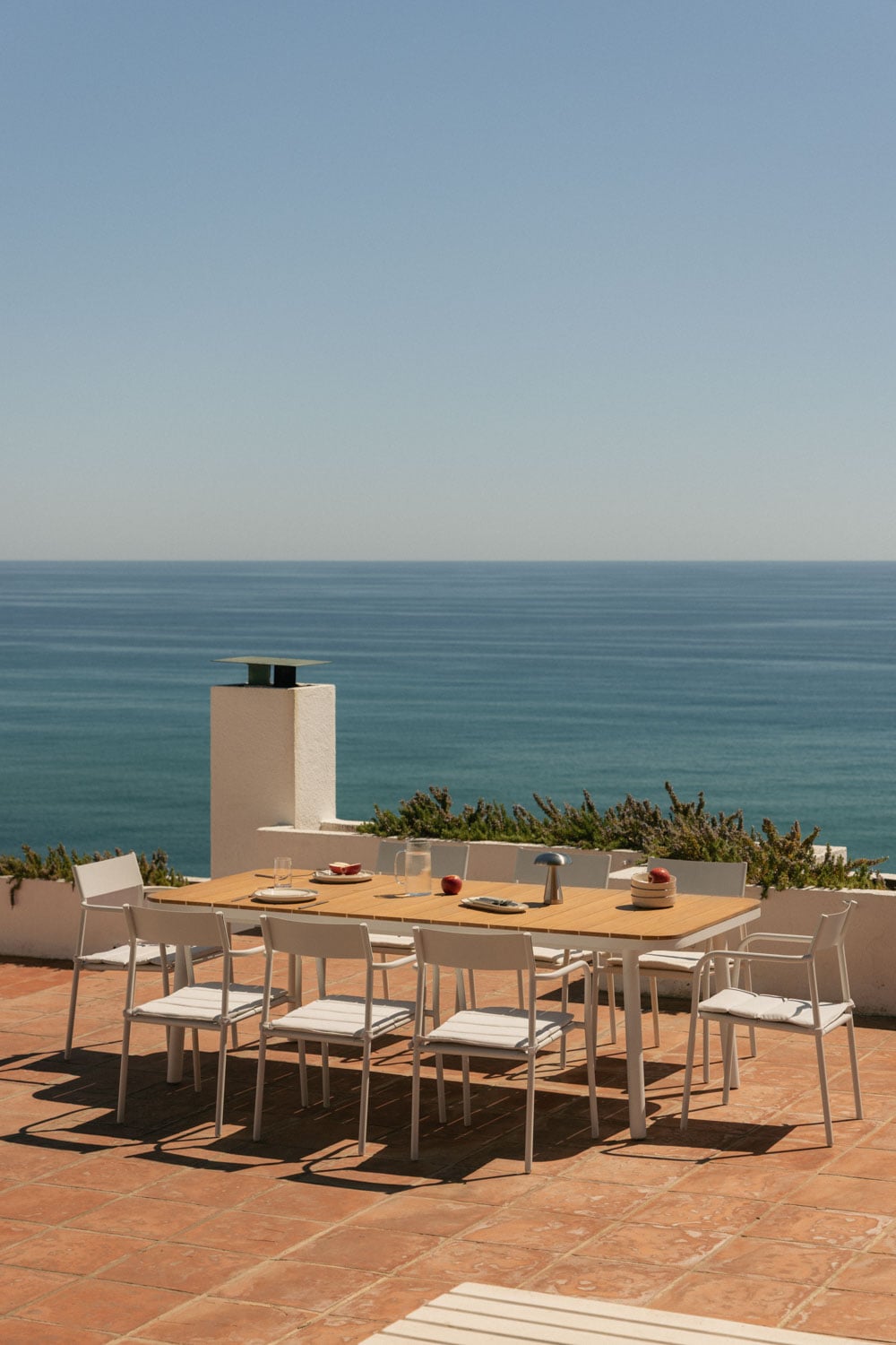 Conjunto de mesa retangular extensível 240-300x100 cm em alumínio Mareiran e 8 cadeiras de jardim empilháveis em aço Tossa, imagem de galeria 1
