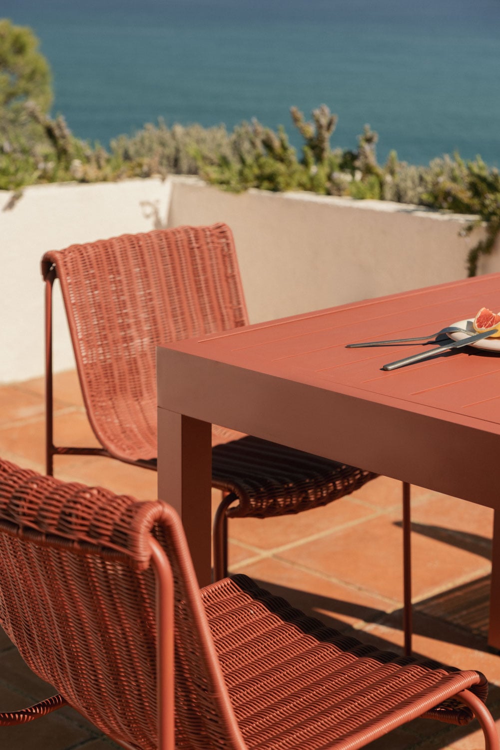 Conjunto de mesa extensível 90-180x90 cm em alumínio Starmi e 4 cadeiras de jardim em rattan sintético e aço Revia, imagem de galeria 2