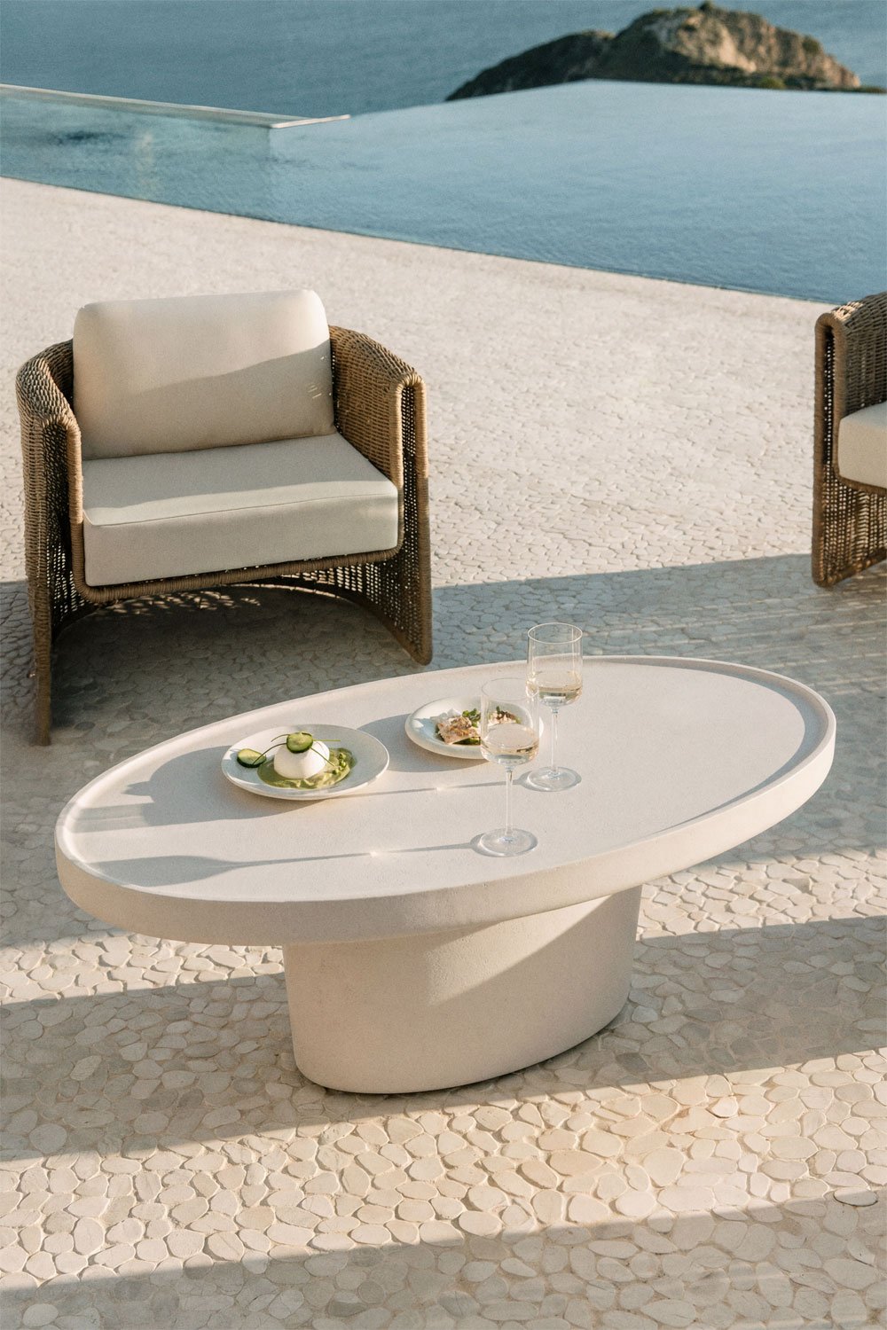 Mesa de centro para jardim oval 110x60 cm em cimento Darwys, imagem de galeria 1