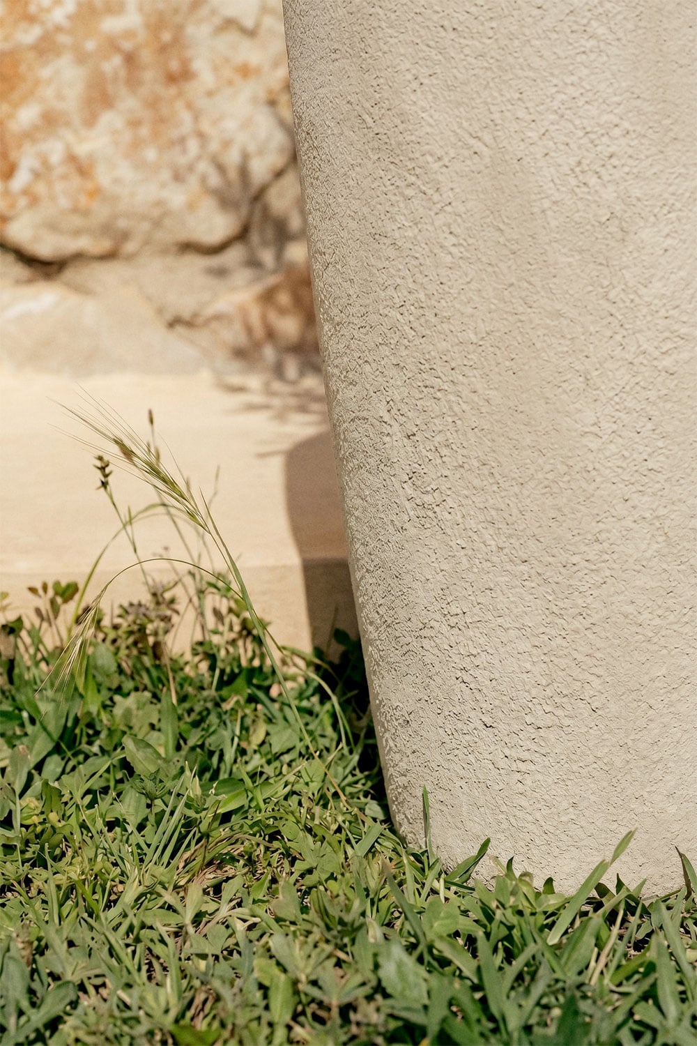 Vaso de flores exterior em cimento Paige, imagem de galeria 2