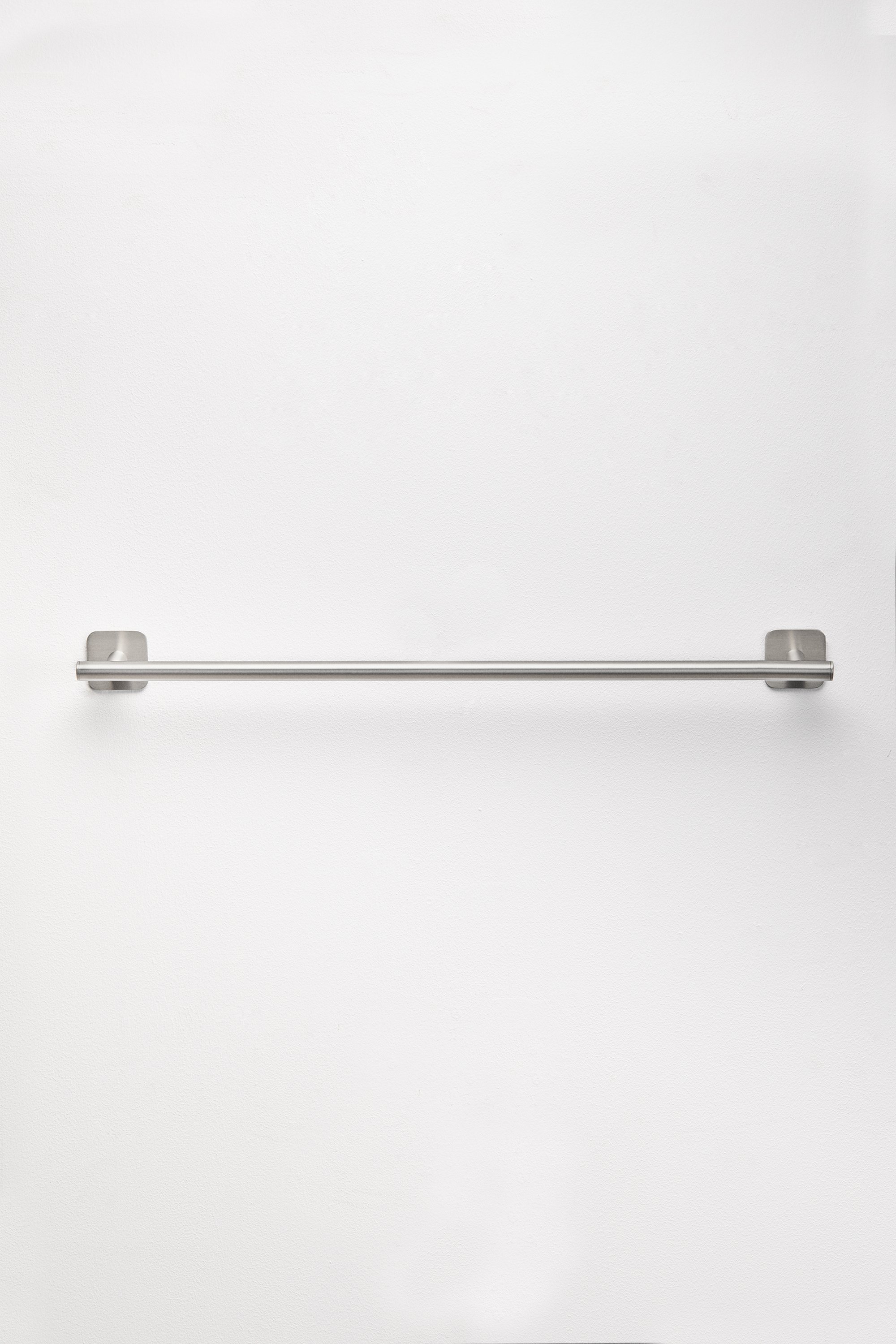 Toalheiro adesivo de parede com barra 60 cm para casa de banho em aço inoxidável Ondreli, imagem de galeria 2