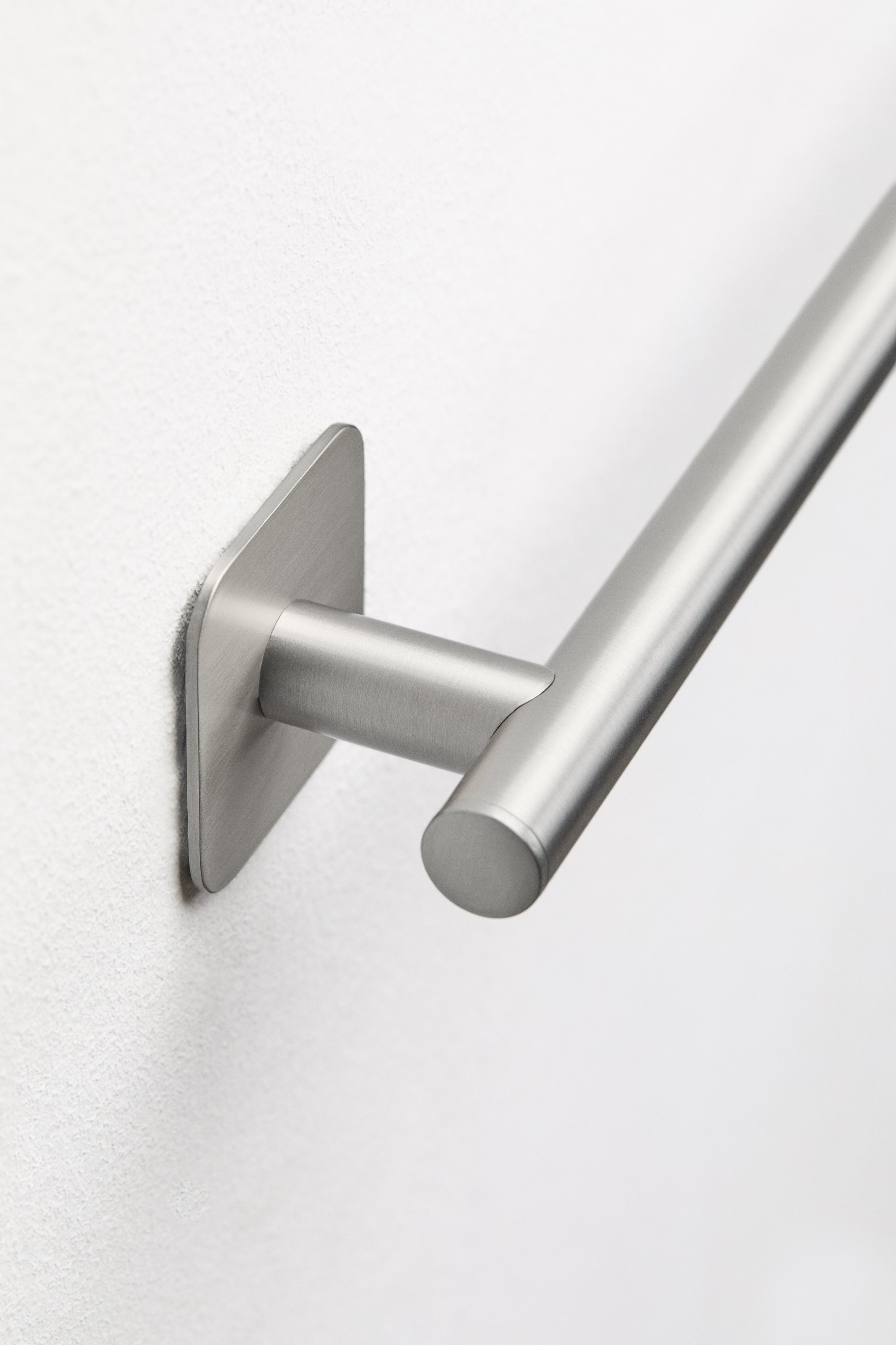 Toalheiro adesivo de parede com barra 60 cm para casa de banho em aço inoxidável Ondreli, imagem de galeria 3