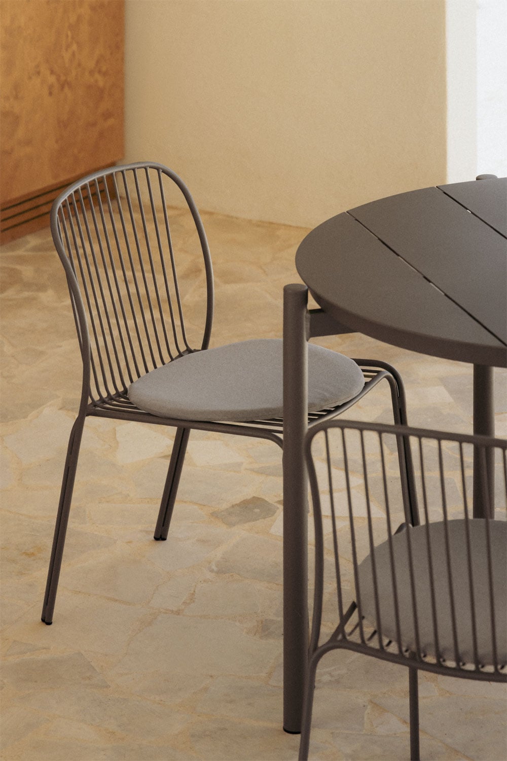Conjunto de mesa redonda Ø110 cm em alumínio Elton e 4 cadeiras de jardim em aço Anerina, imagem de galeria 2