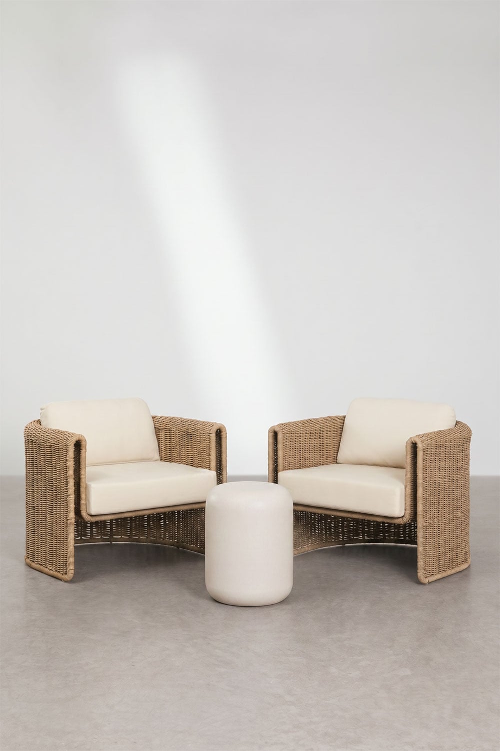 Conjunto de jardim com 2 poltronas em aço e rattan sintético Lina e mesa auxiliar redonda Ø35 cm em cimento Fonelas, imagem de galeria 3