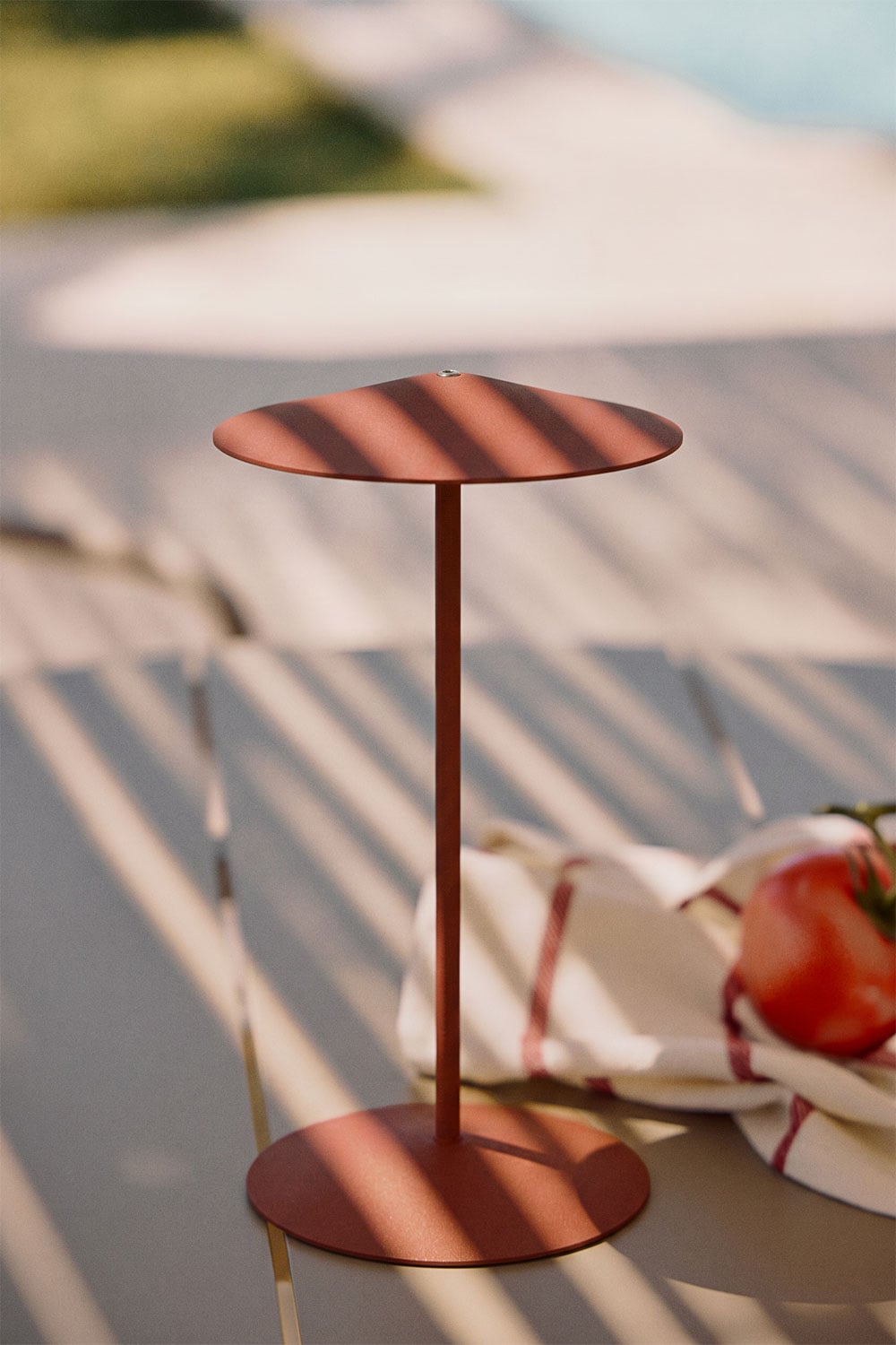 Lâmpada de mesa LED sem fios para exterior em ferro Emilein, imagem de galeria 1
