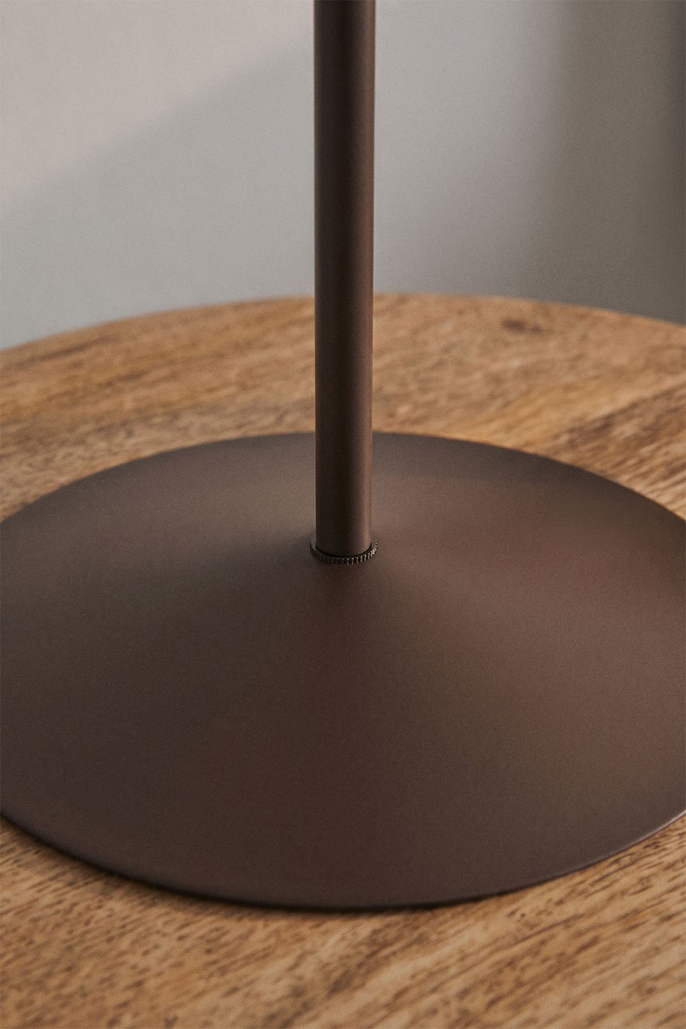 Lâmpada de mesa LED sem fios em ferro Emilein, imagem de galeria 2