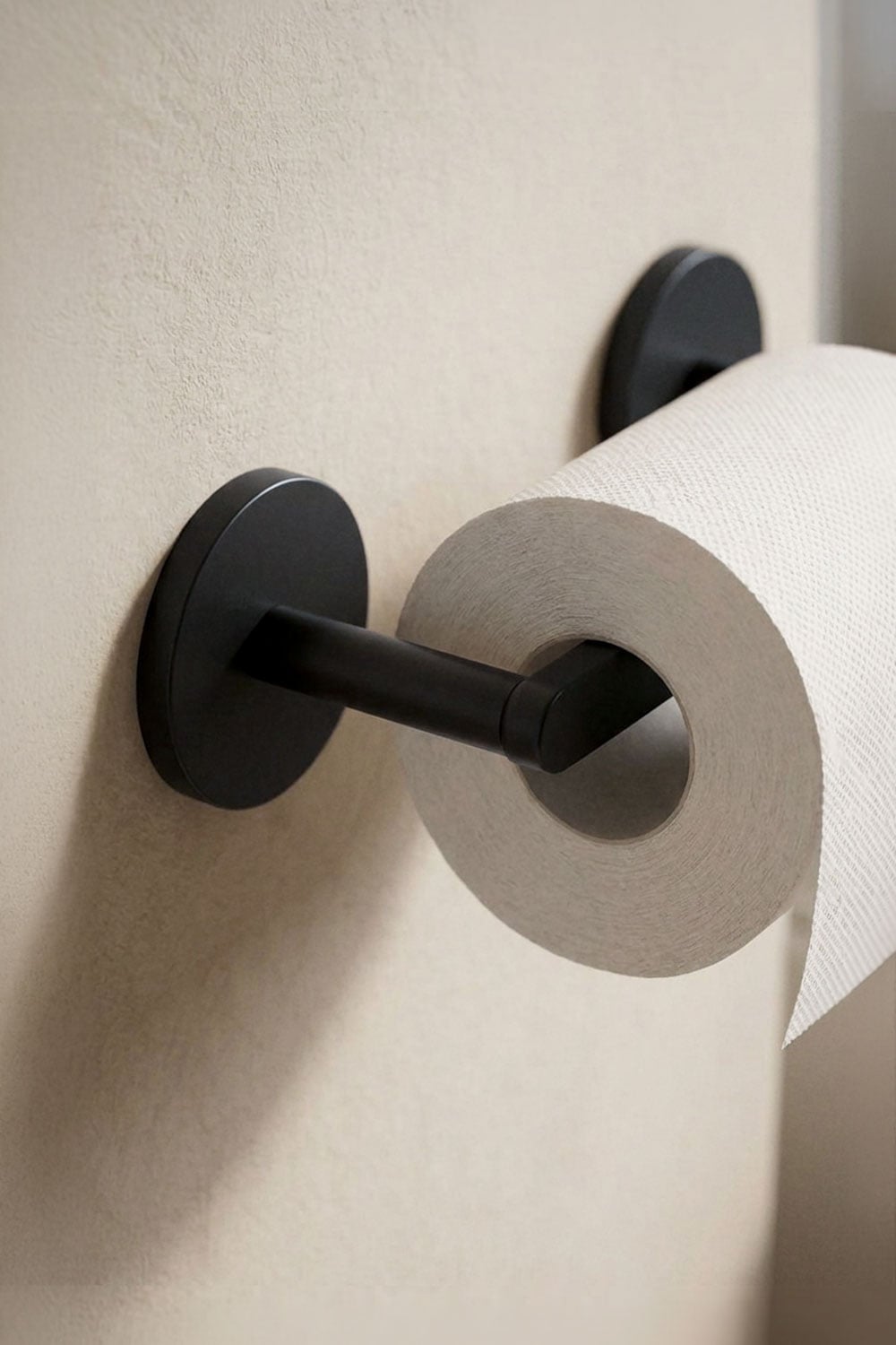 Porta-rolos adesivo para casa de banho em aço inoxidável Caldrumi, imagem de galeria 2