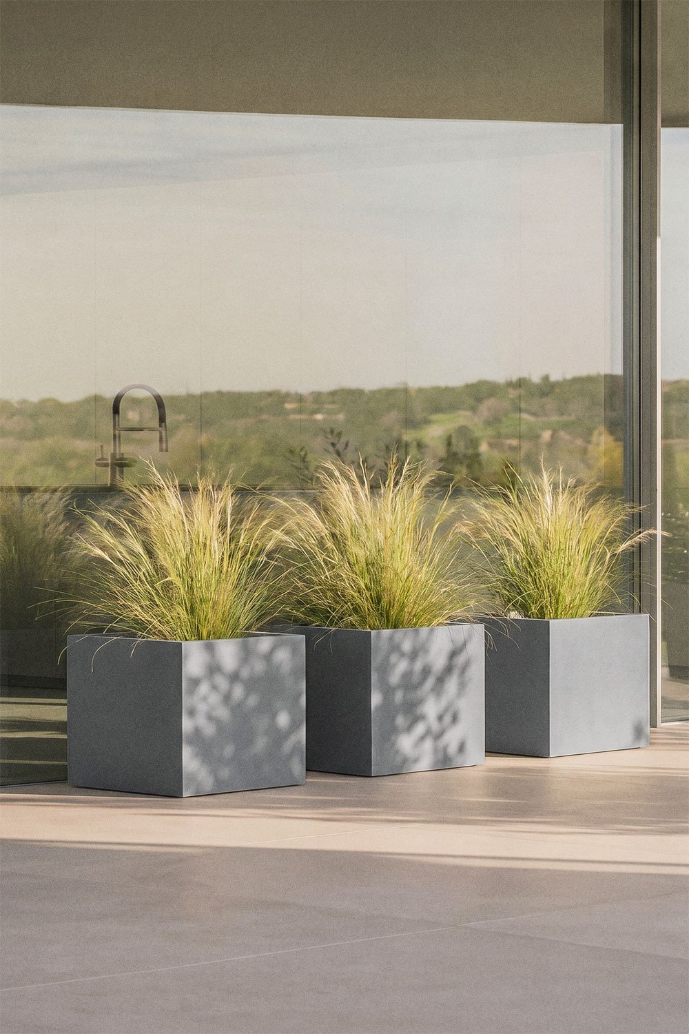 Vaso de flores quadrado para exterior em cimento Lucas, imagem de galeria 1