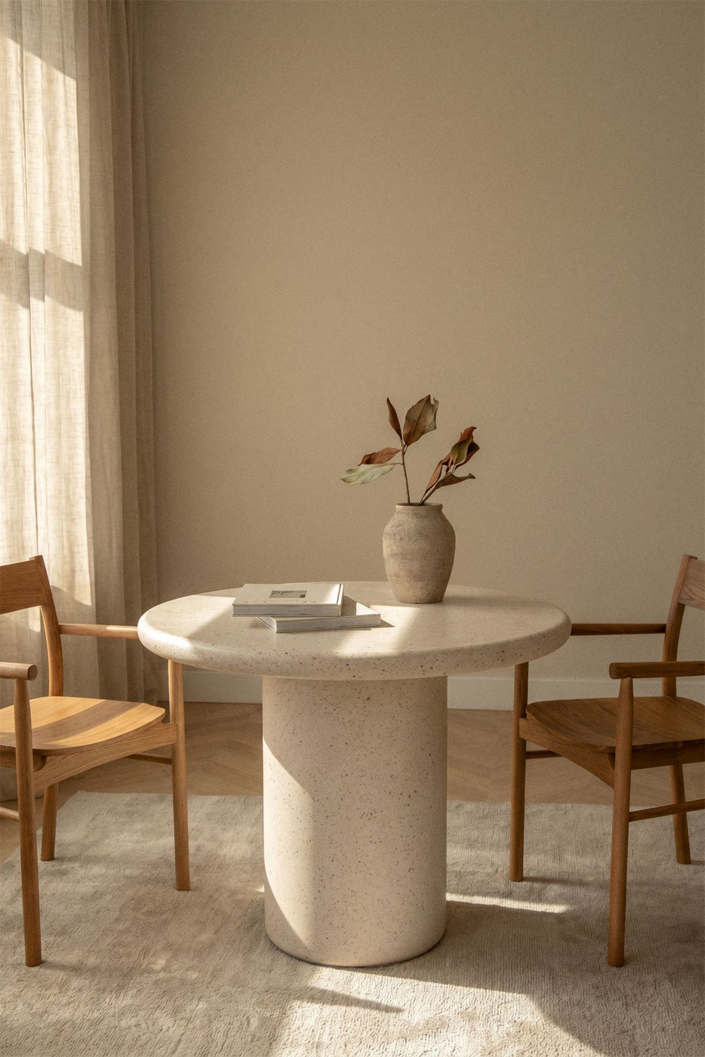 Mesa de jantar redonda em cimento Emiria, imagem de galeria 1