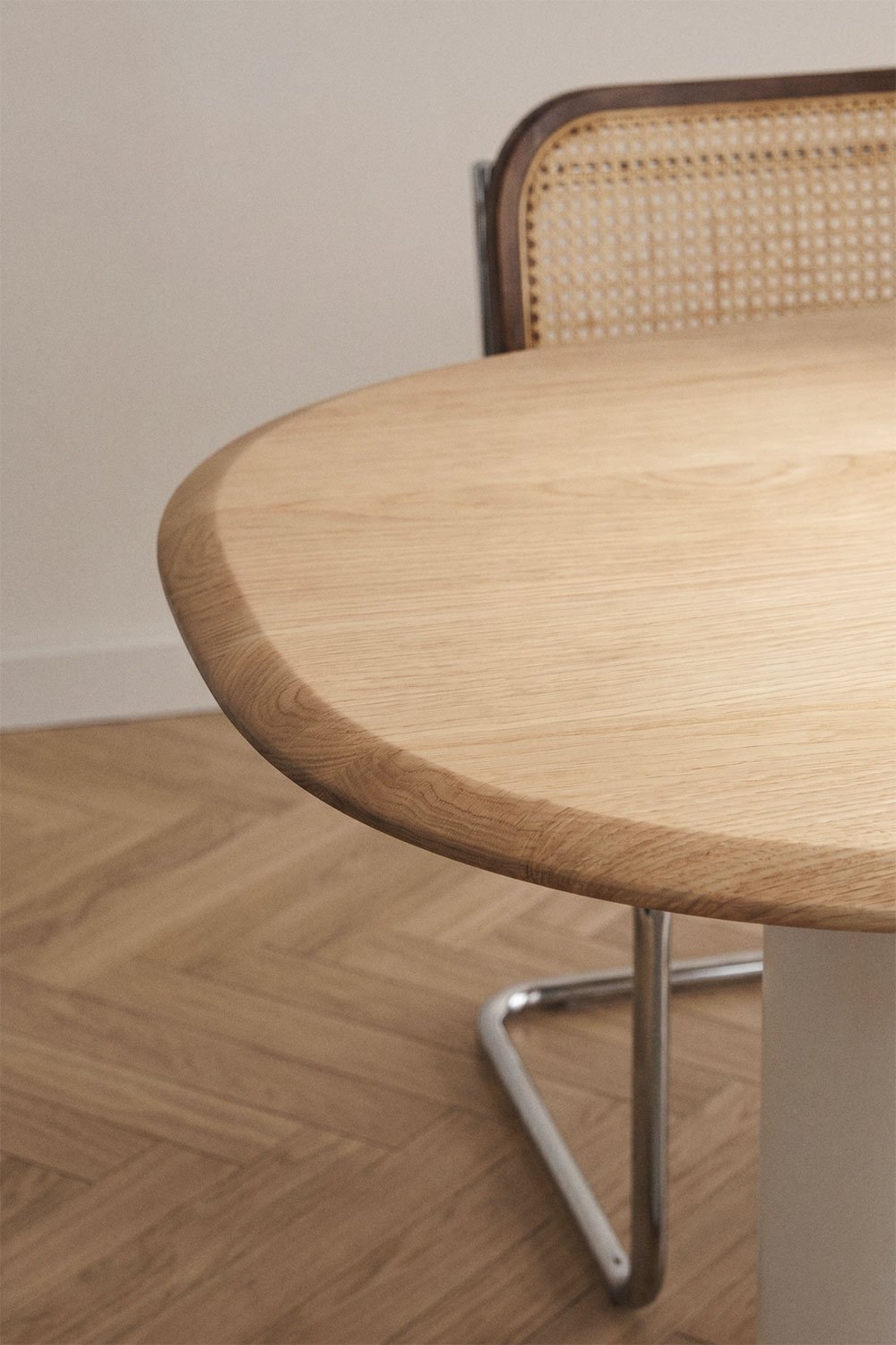 Mesa de jantar oval em MDF e cimento Lysander, imagem de galeria 2