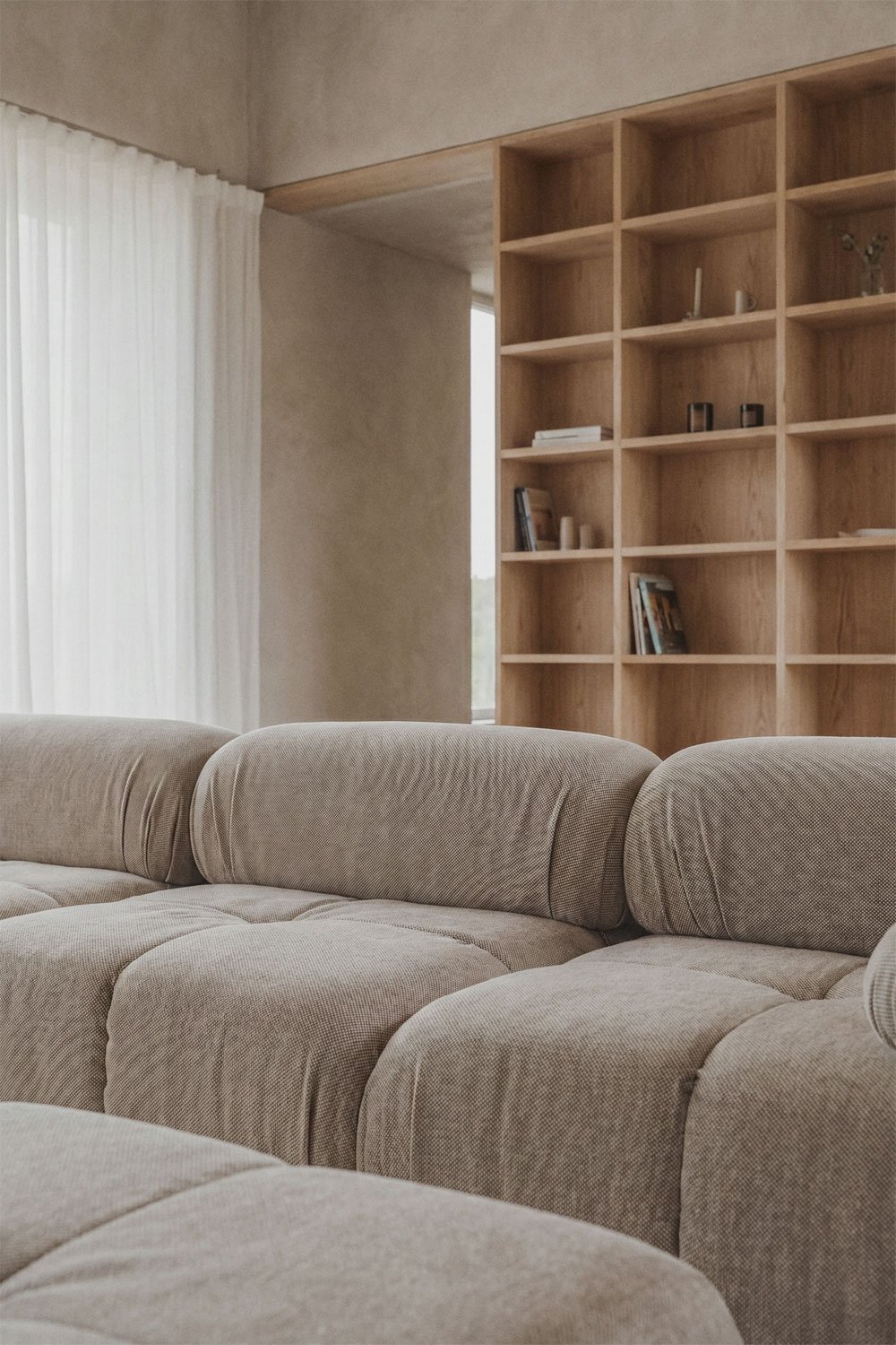 Sofá modular de 4 peças e puff em bouclé embalado a vácuo Kendall, imagem de galeria 2
