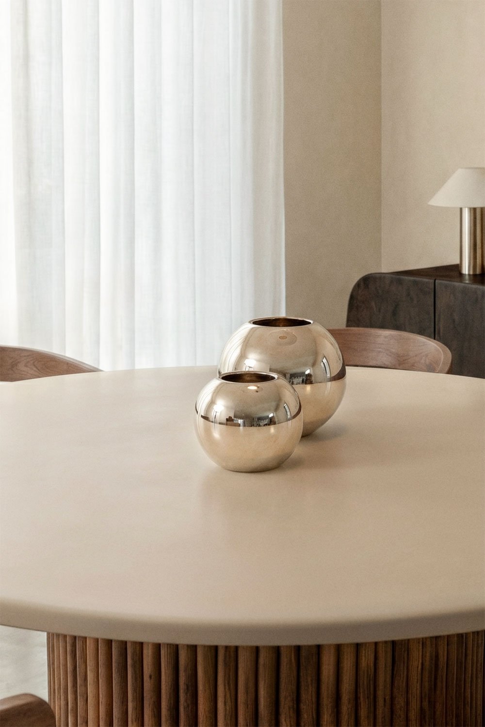 Mesa de jantar redonda em cimento e madeira de acácia Sirvon, imagem de galeria 2