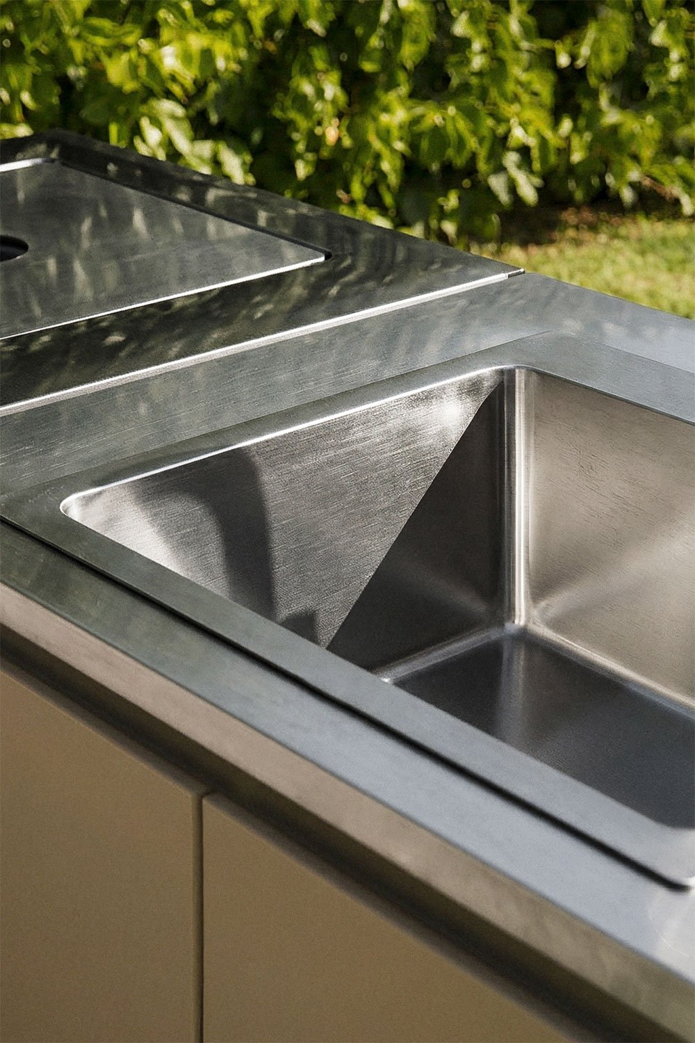 Módulo de arrumação com lava-loiças para cozinha modular de exterior em aço Rivana, imagem de galeria 2