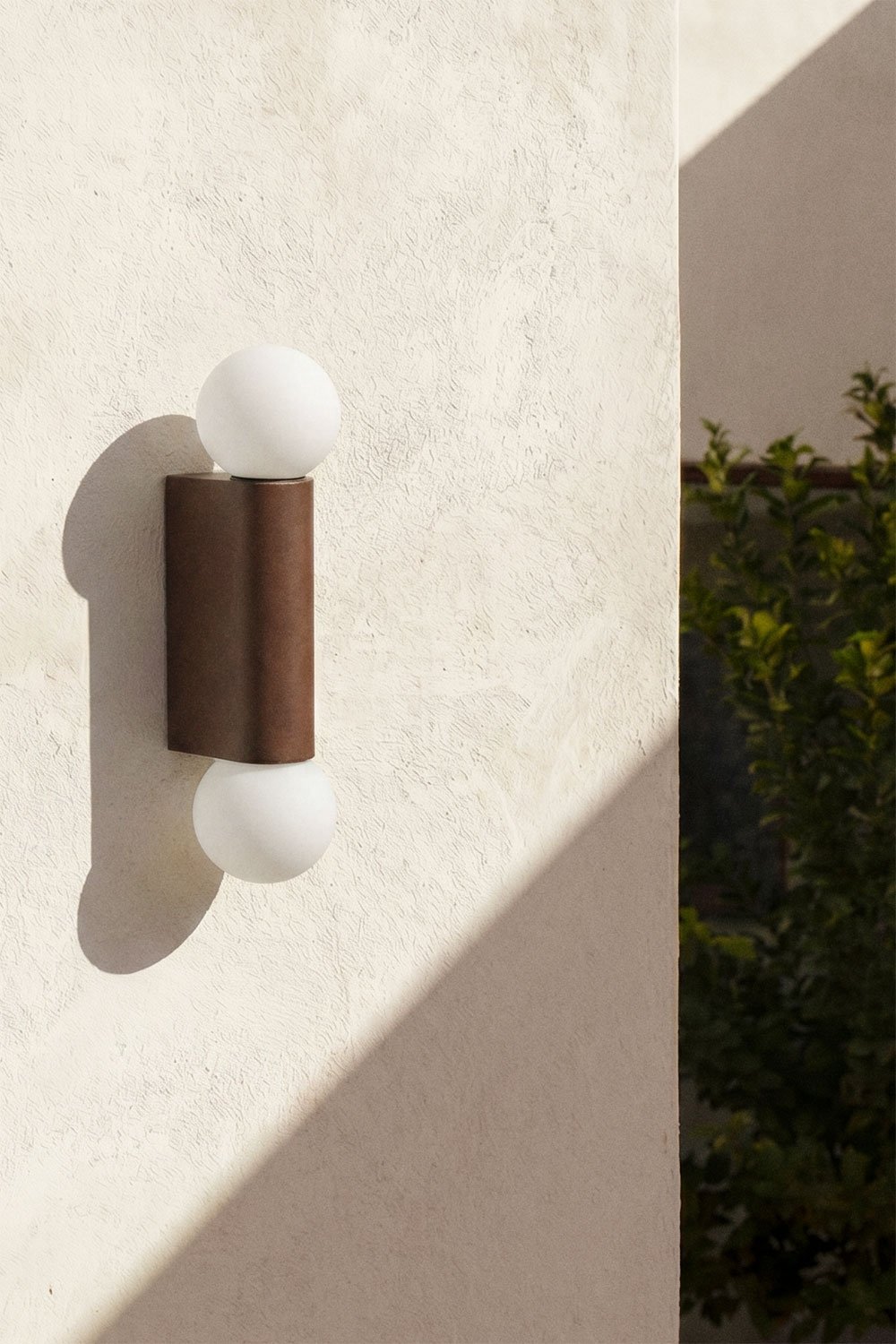 Aplique de parede com 2 bolas de cristal para exterior em alumínio Irvine, imagem de galeria 2