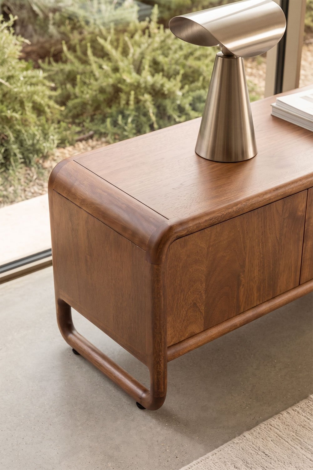 Móvel para televisão 220 x 40 cm em madeira de manga escura Maupaul, imagem de galeria 2