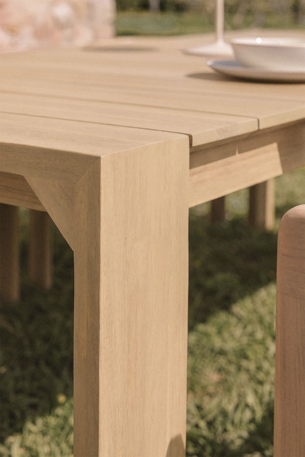 Set de mesa retangular 220x100 cm em madeira de acácia Mirelen e 8 cadeiras de jardim em madeira de acácia e tecido bouclé Kandr, imagem de galeria 2
