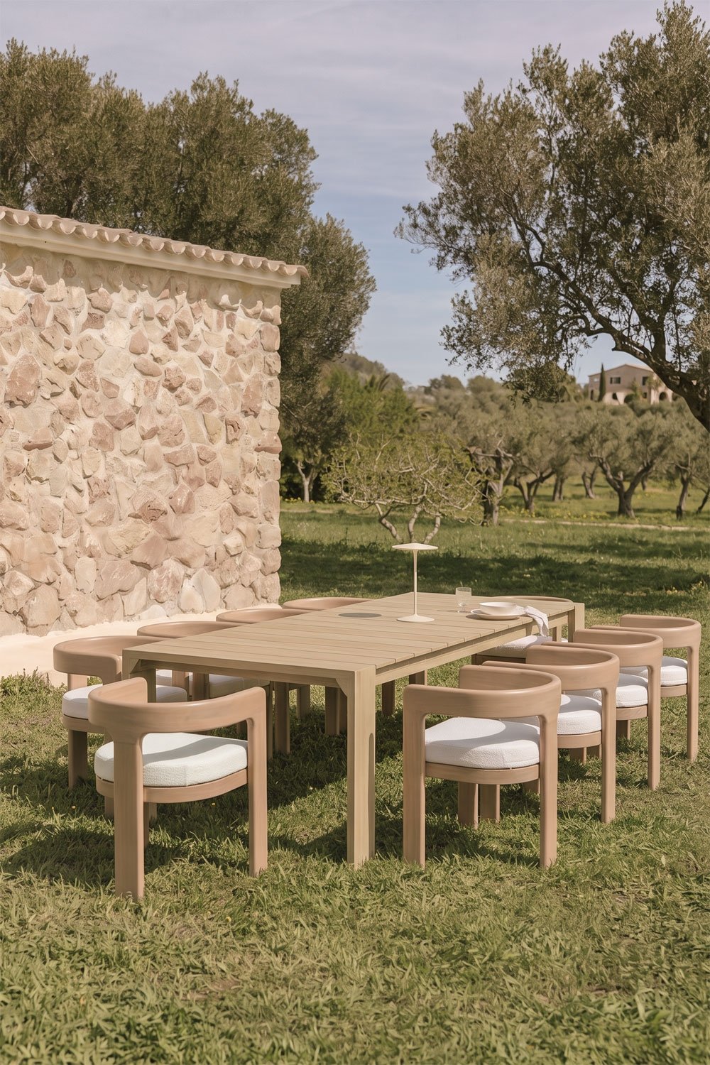 Set de mesa retangular 220x100 cm em madeira de acácia Mirelen e 8 cadeiras de jardim em madeira de acácia e tecido bouclé Kandr, imagem de galeria 1