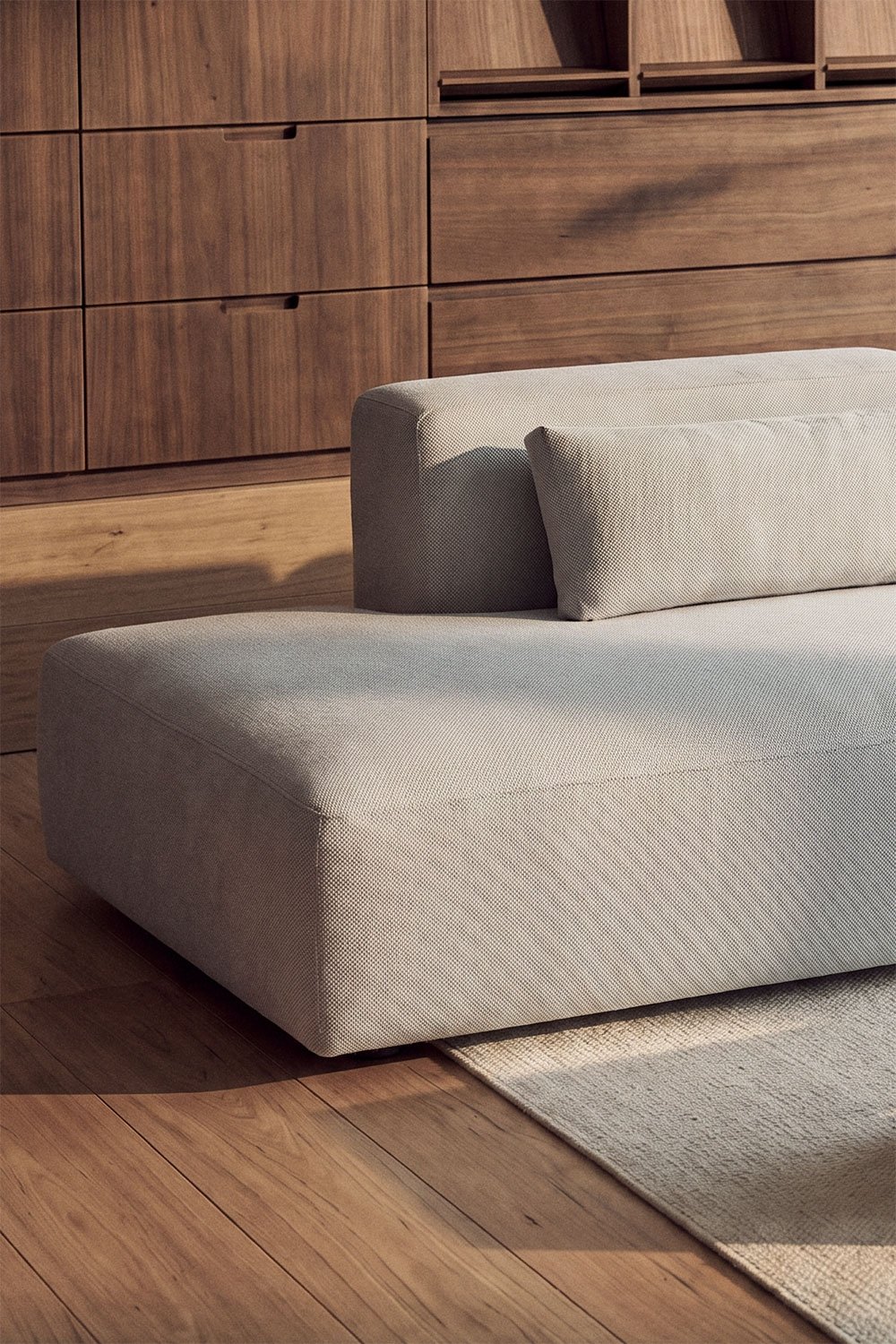 Sofá modular de 2 peças com chaise longue à esquerda e puff Fogler, imagem de galeria 2