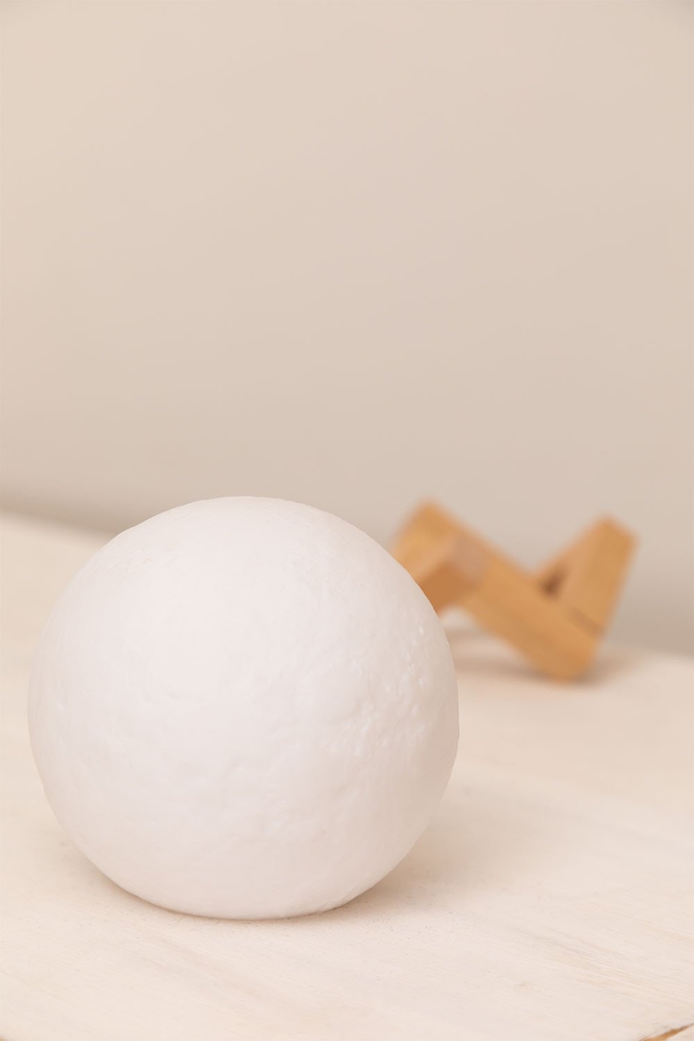 Lâmpada de mesa LED sem fios em madeira Moon Kids, imagem de galeria 7